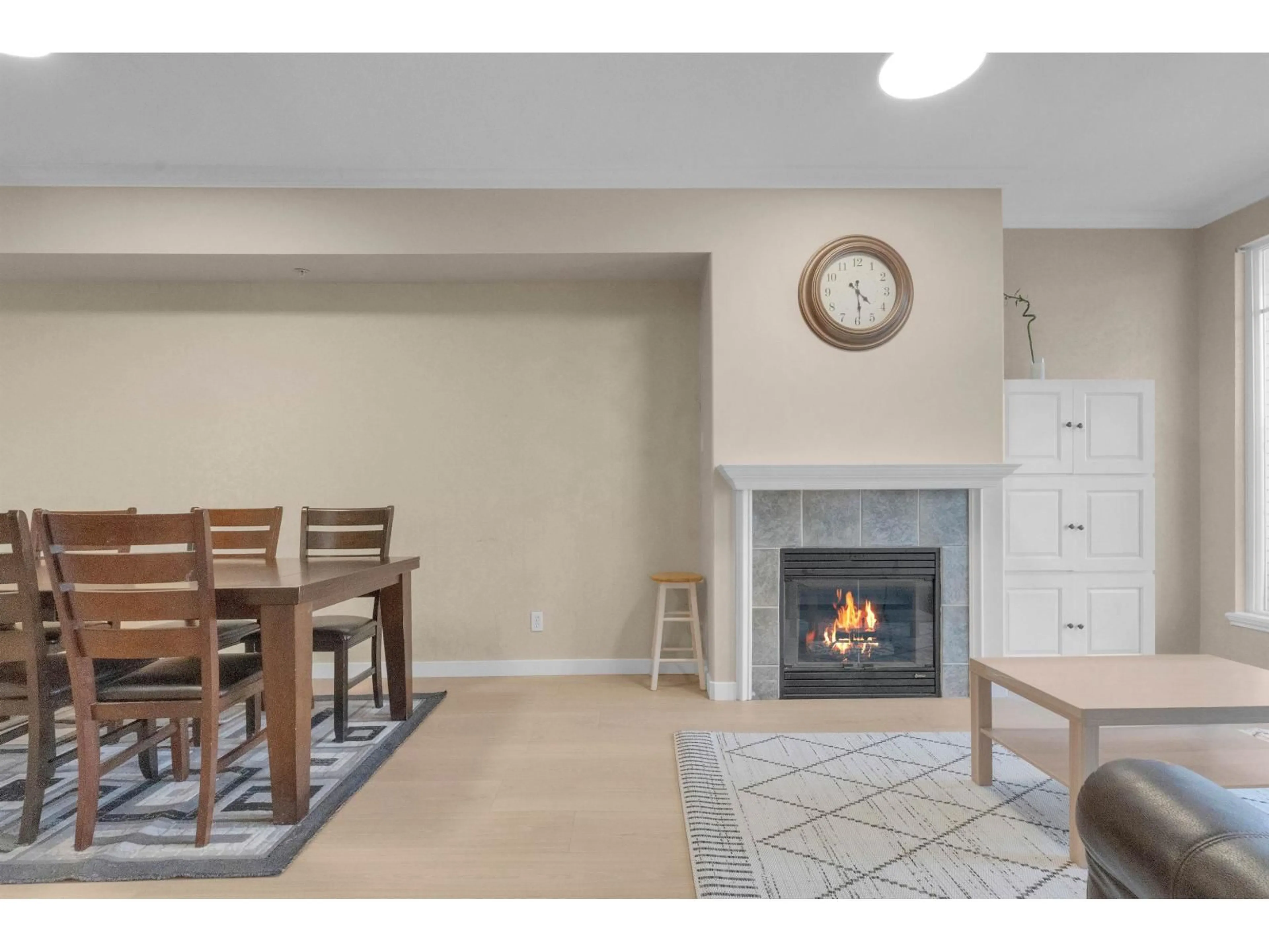 Living room with furniture, ceramic/tile floor for 20 - 11860 RIVER ROAD, Surrey British Columbia V3V2V7