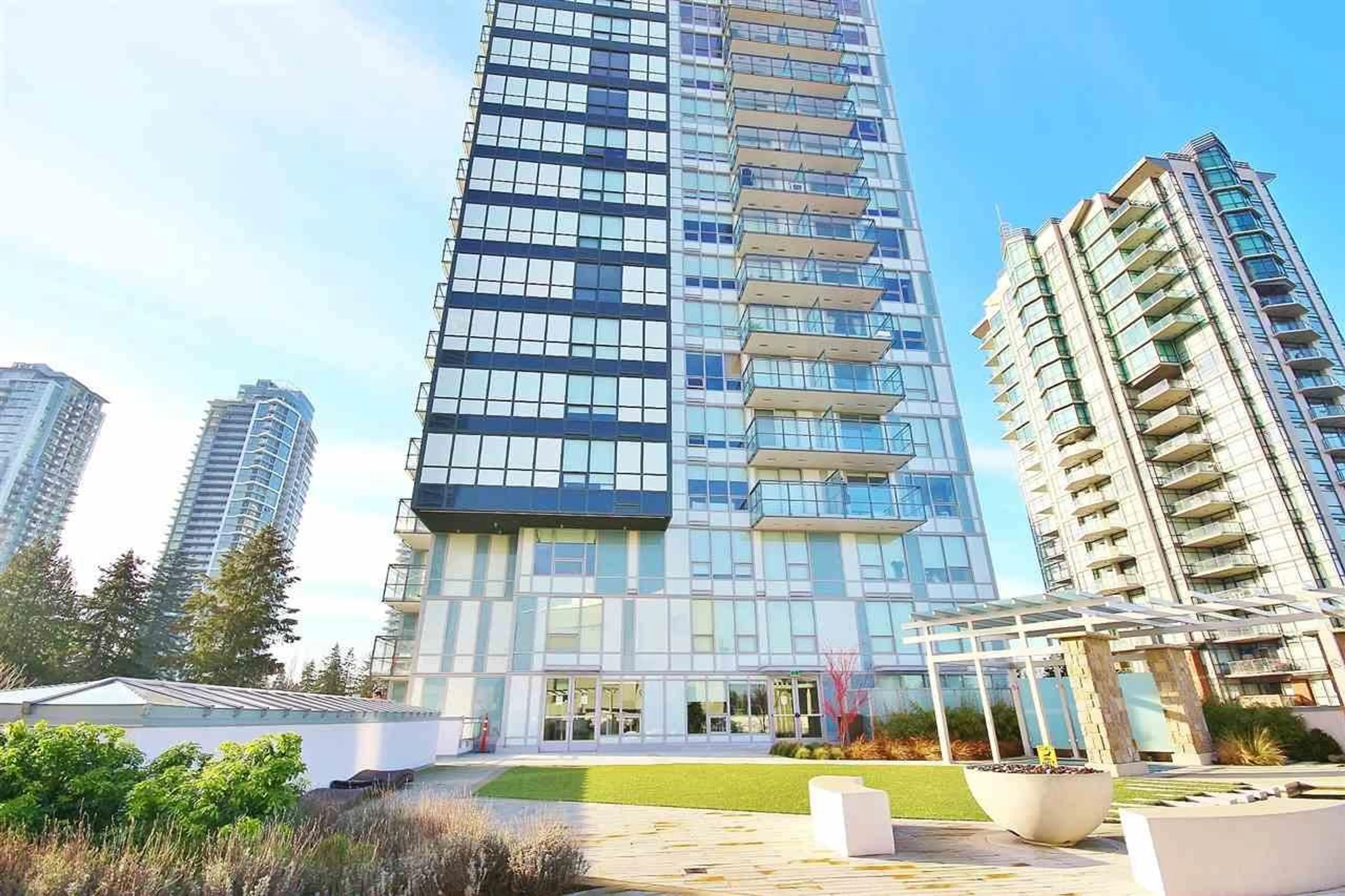 Patio, building for 1110 - 13398 104 AVENUE, Surrey British Columbia V3T1V6