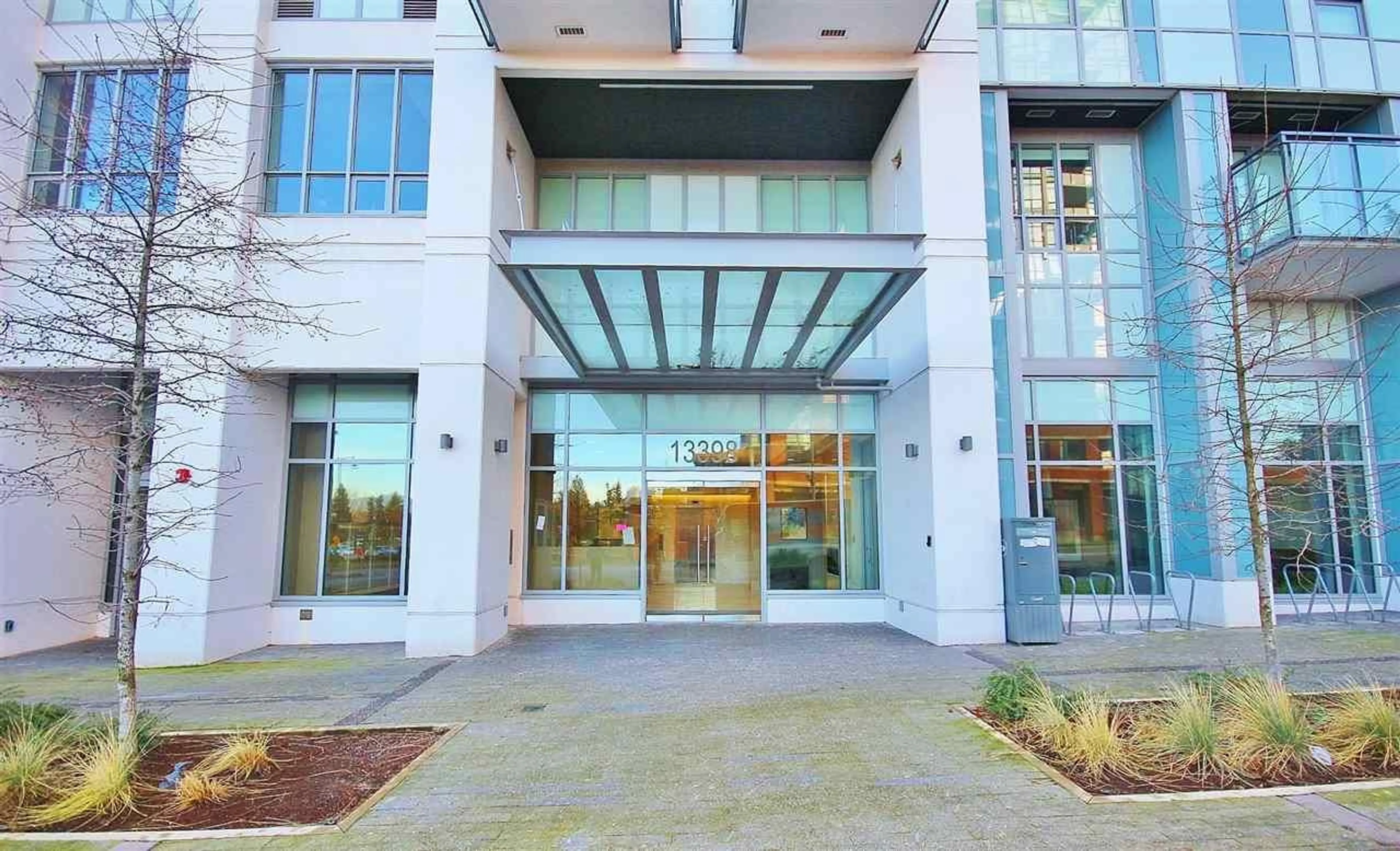 Indoor foyer for 1110 - 13398 104 AVENUE, Surrey British Columbia V3T1V6