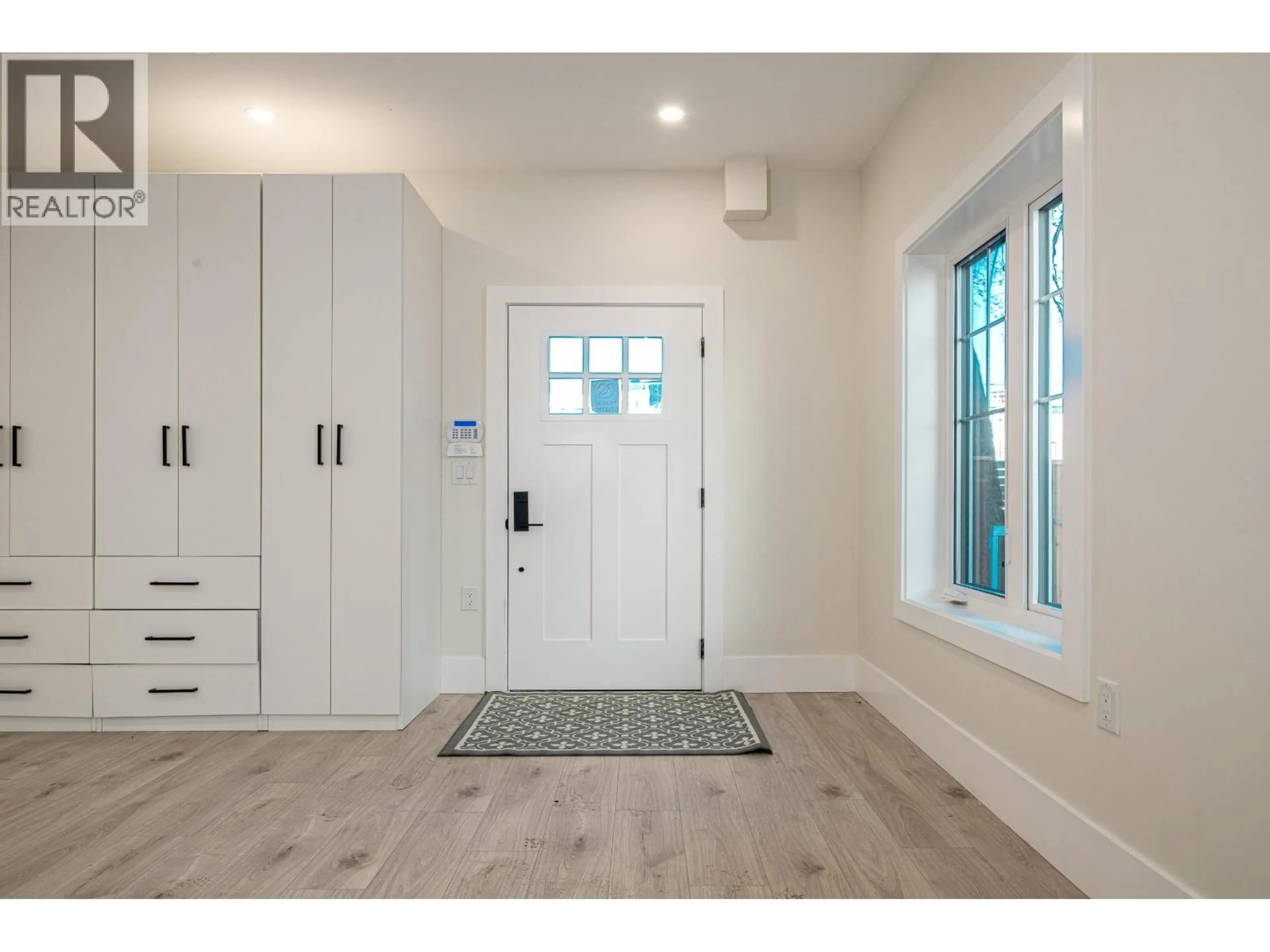 Indoor entryway for 972 PARK DRIVE, Vancouver British Columbia V6P2J4