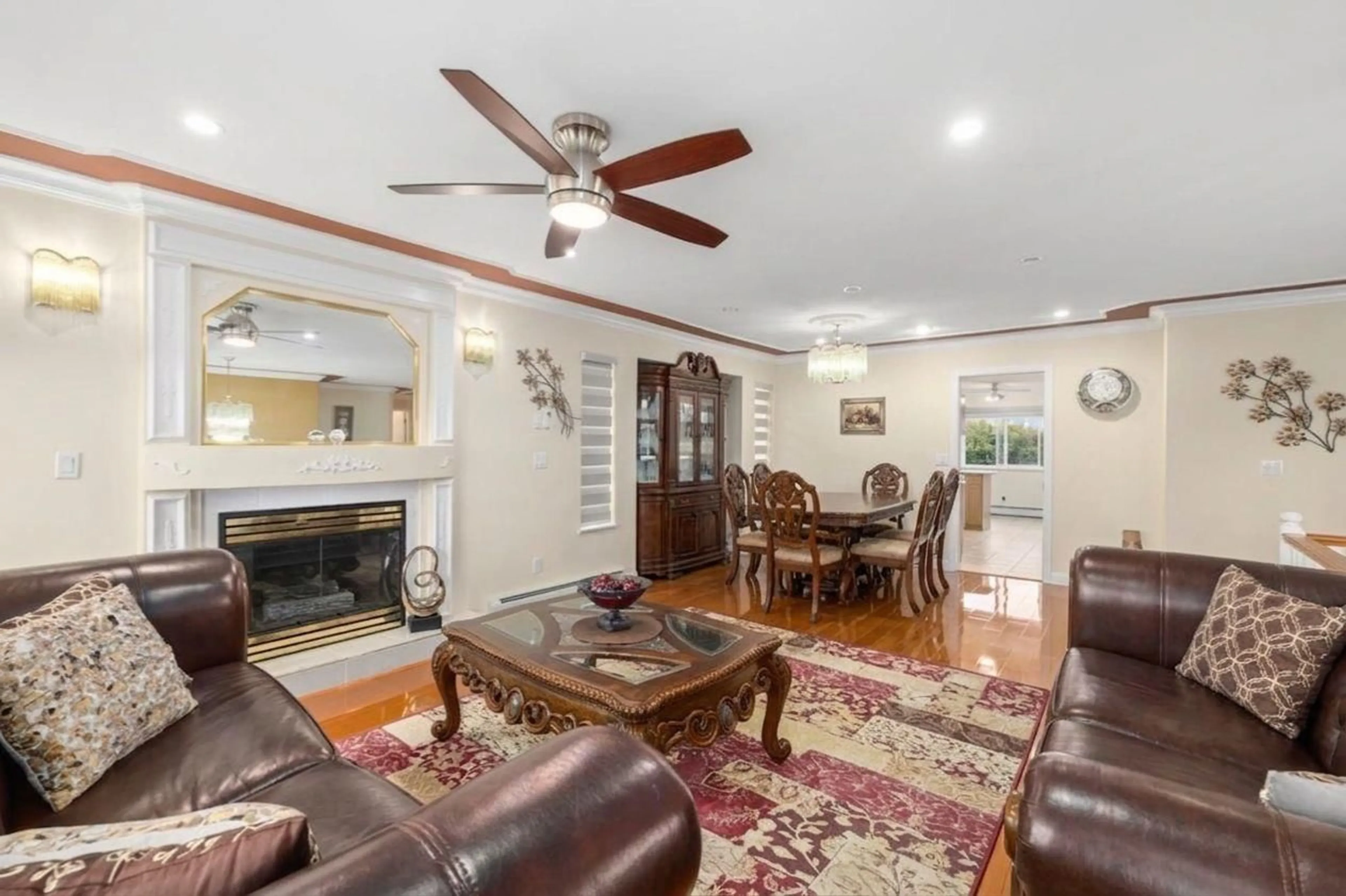 Living room with furniture, unknown for 3545 VIEWMOUNT PLACE, Abbotsford British Columbia V2T6S1