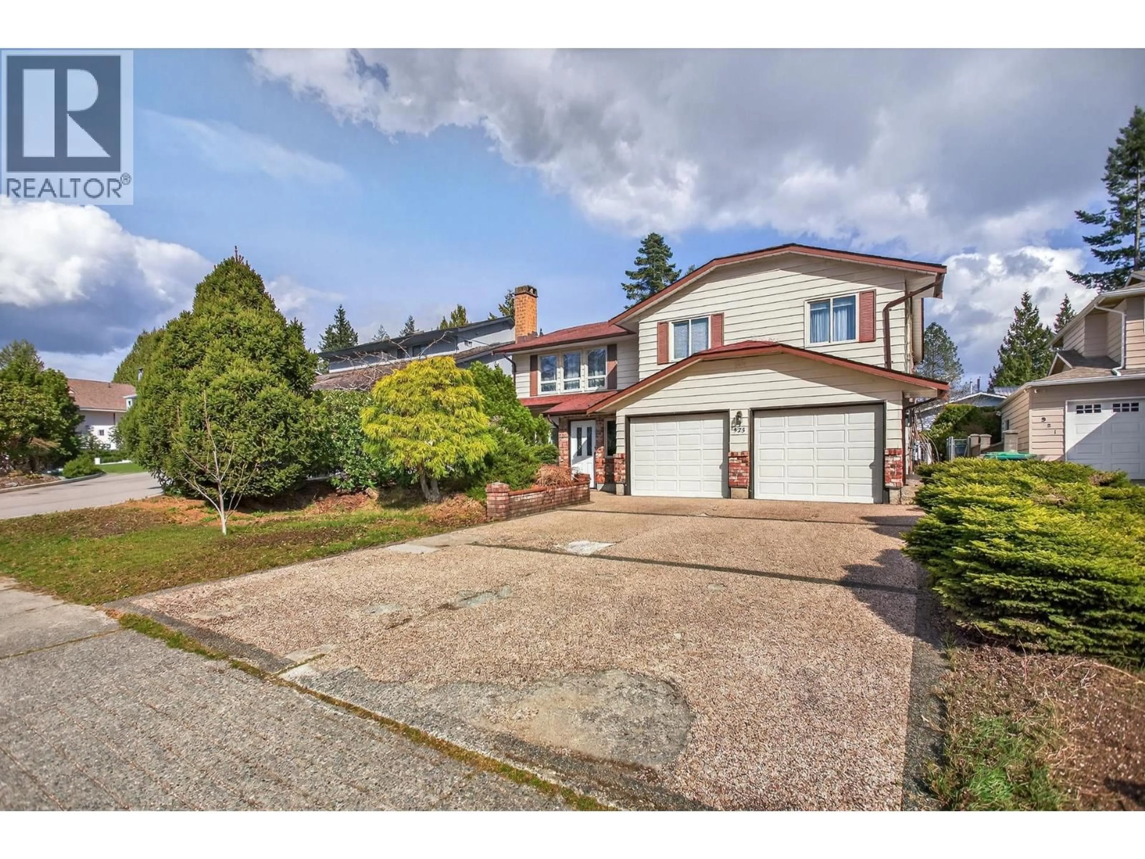 A pic from outside/outdoor area/front of a property/back of a property/a pic from drone, street for 925 MERRITT STREET, Coquitlam British Columbia V3J7K9