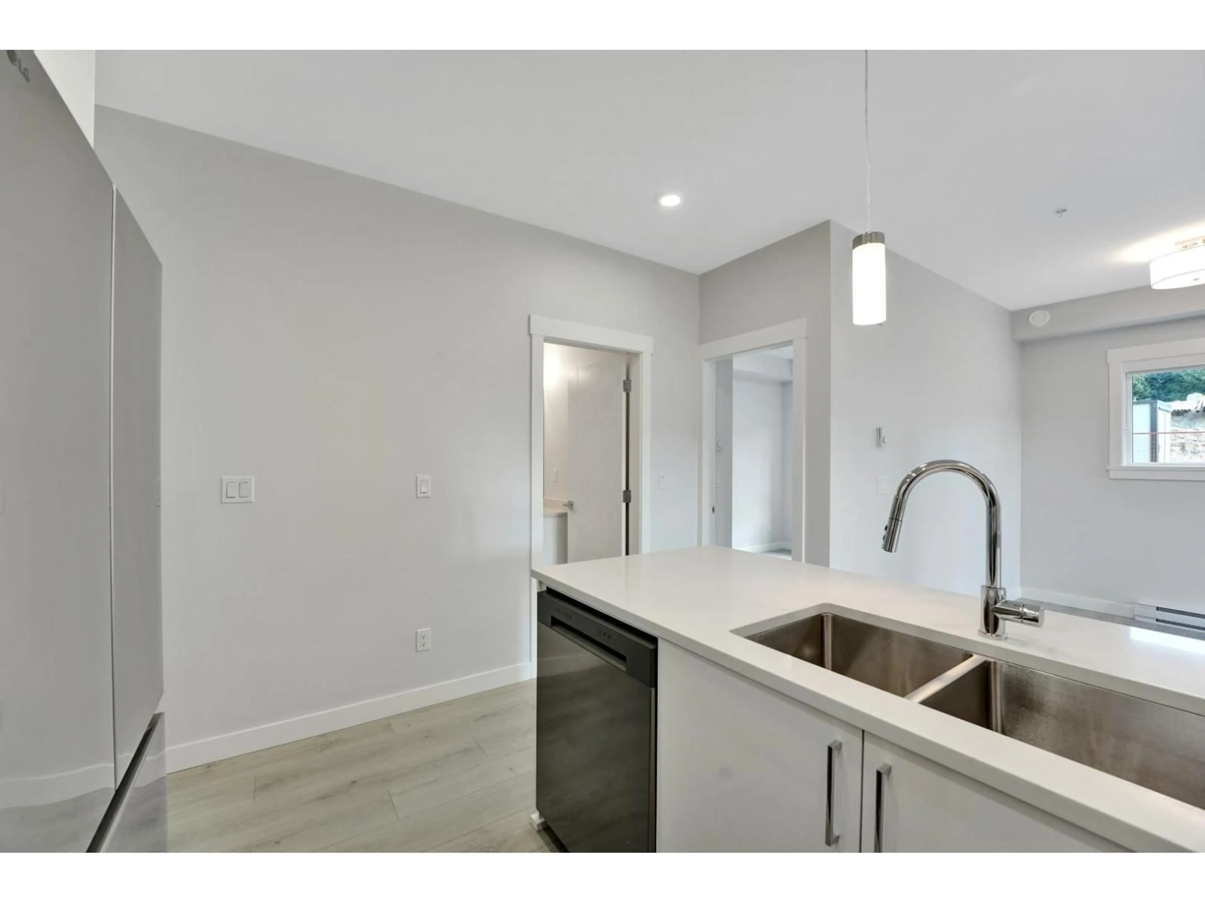 Open concept kitchen, unknown for 117 - 33886 PINE STREET, Abbotsford British Columbia V2S0N9