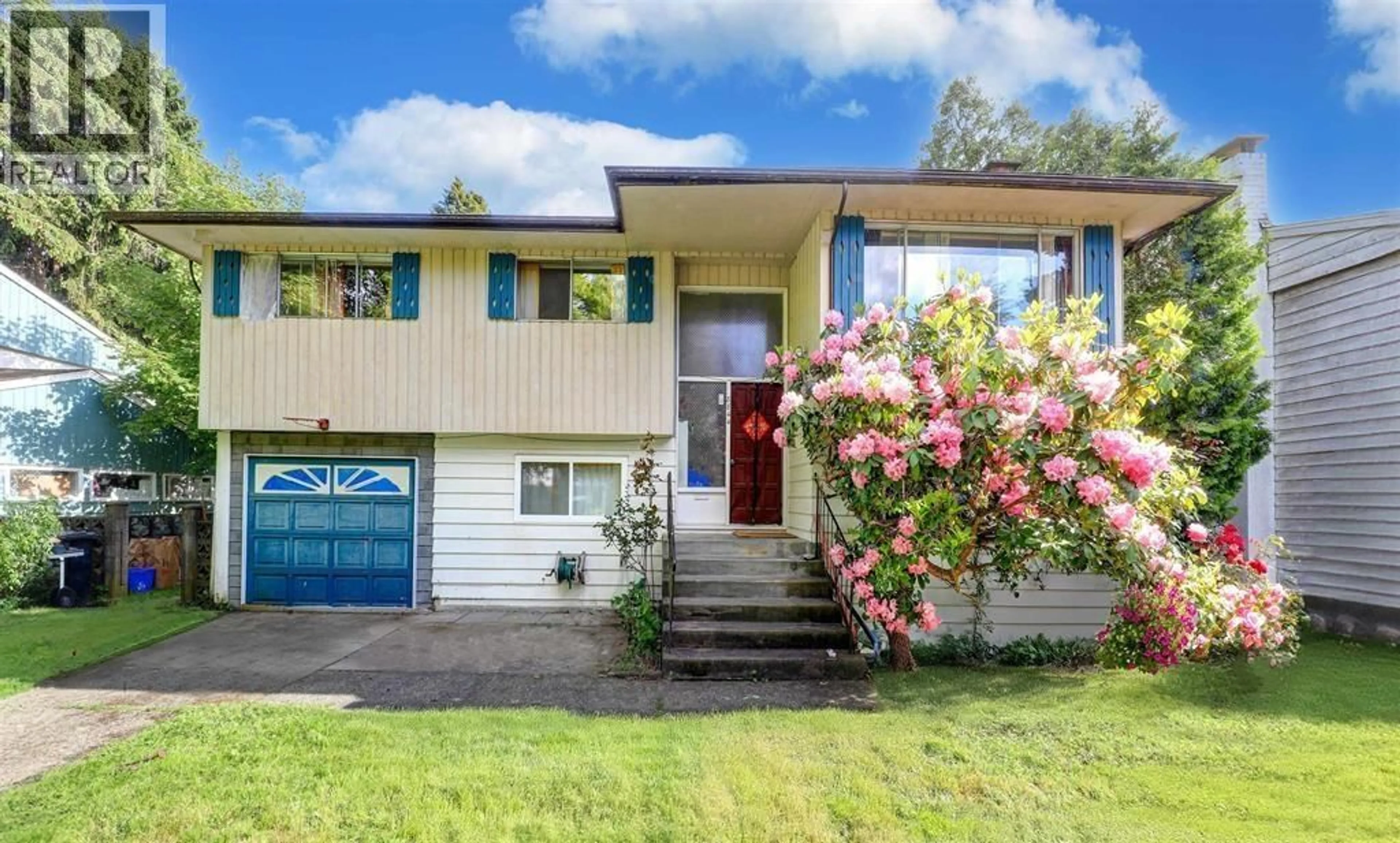 Home with vinyl exterior material, street for 8844 COOK CRESCENT, Richmond British Columbia V6Y1X2