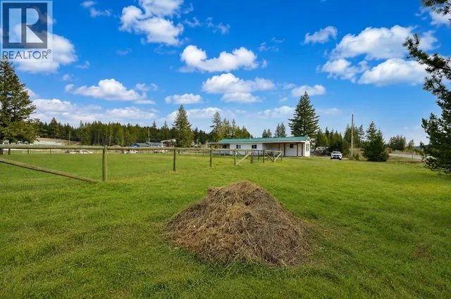 3238 HINSCHE ROAD, 150 Mile House 2