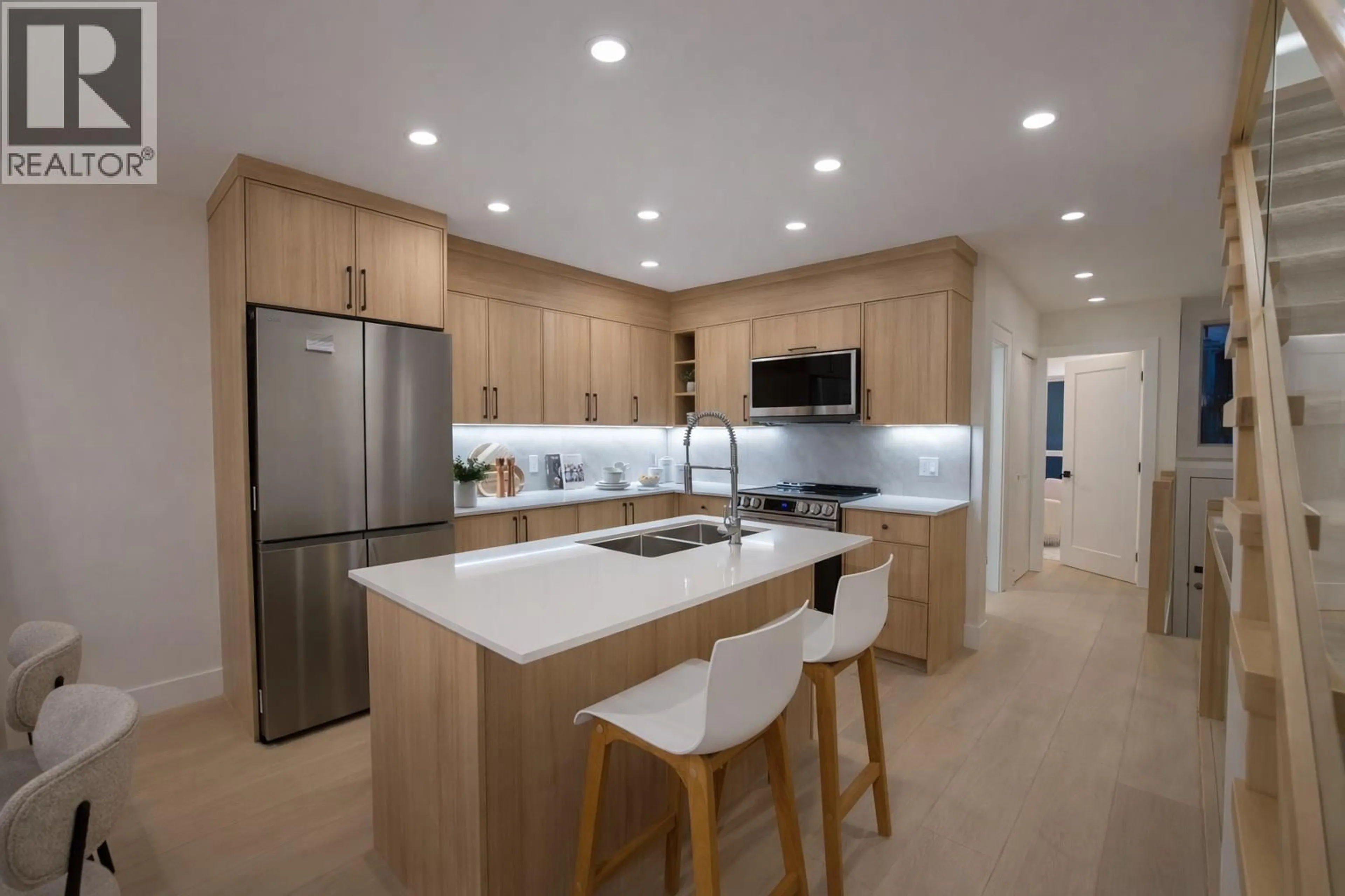 Unknown for 3350 COBBLESTONE AVENUE, Vancouver British Columbia V5S4S4