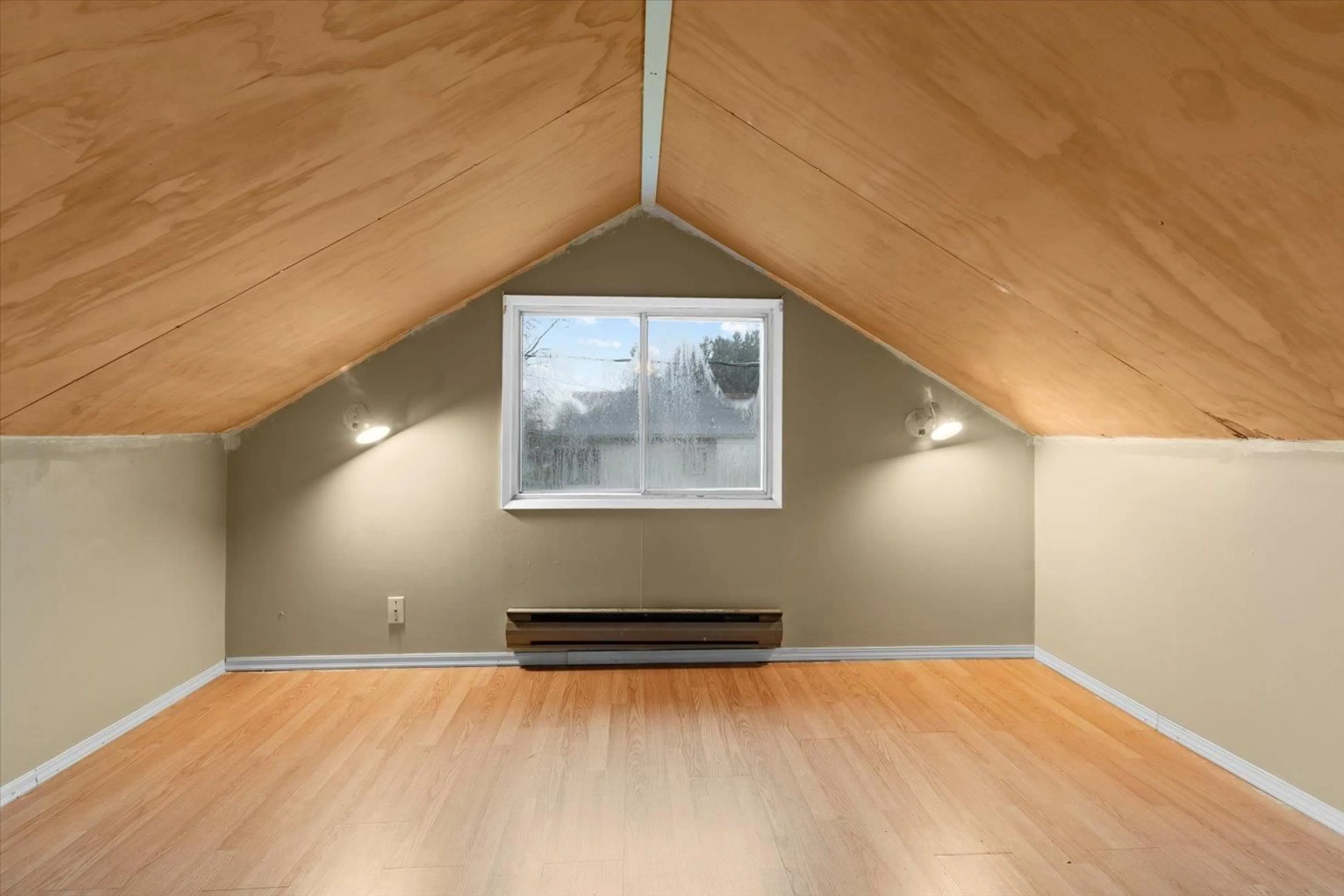 A pic of a room for 46195 GORE AVENUE, Chilliwack British Columbia V2P1Z9