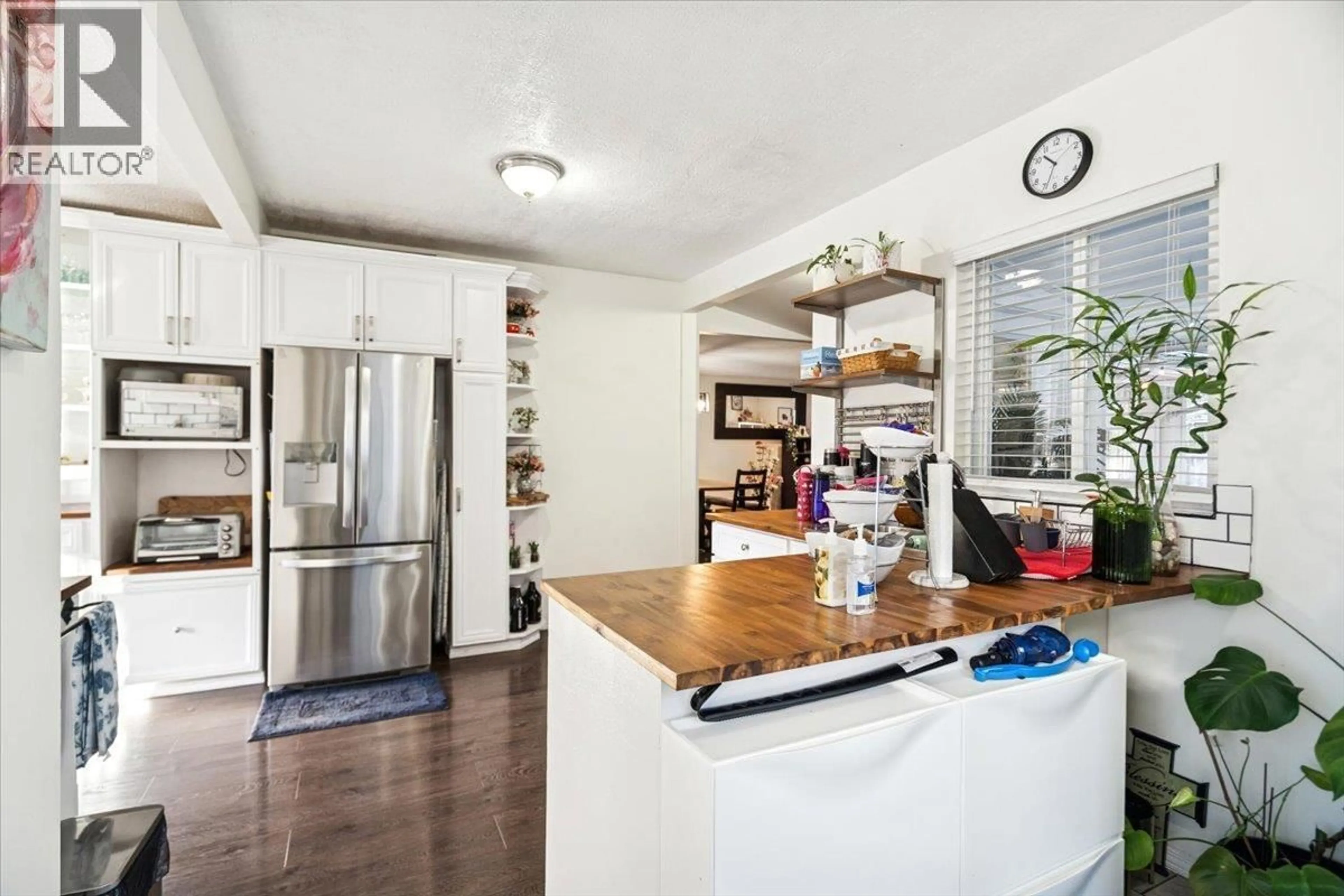 Open concept kitchen, wood/laminate floor for 21339 DEWDNEY TRUNK ROAD, Maple Ridge British Columbia V2X3G2