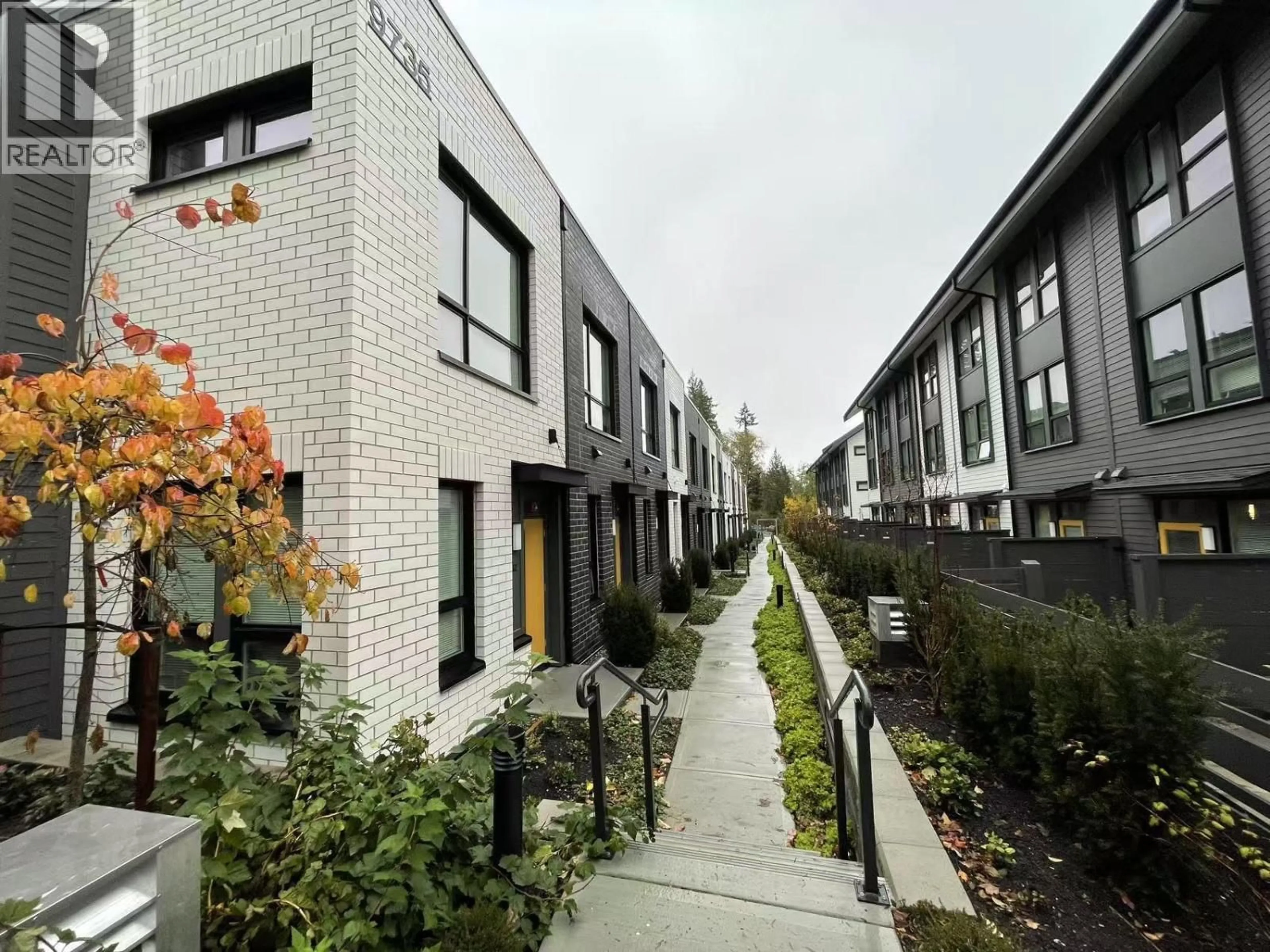 Unknown for 4 - 9735 UNIVERSITY CRESCENT, Burnaby British Columbia V5A0E8