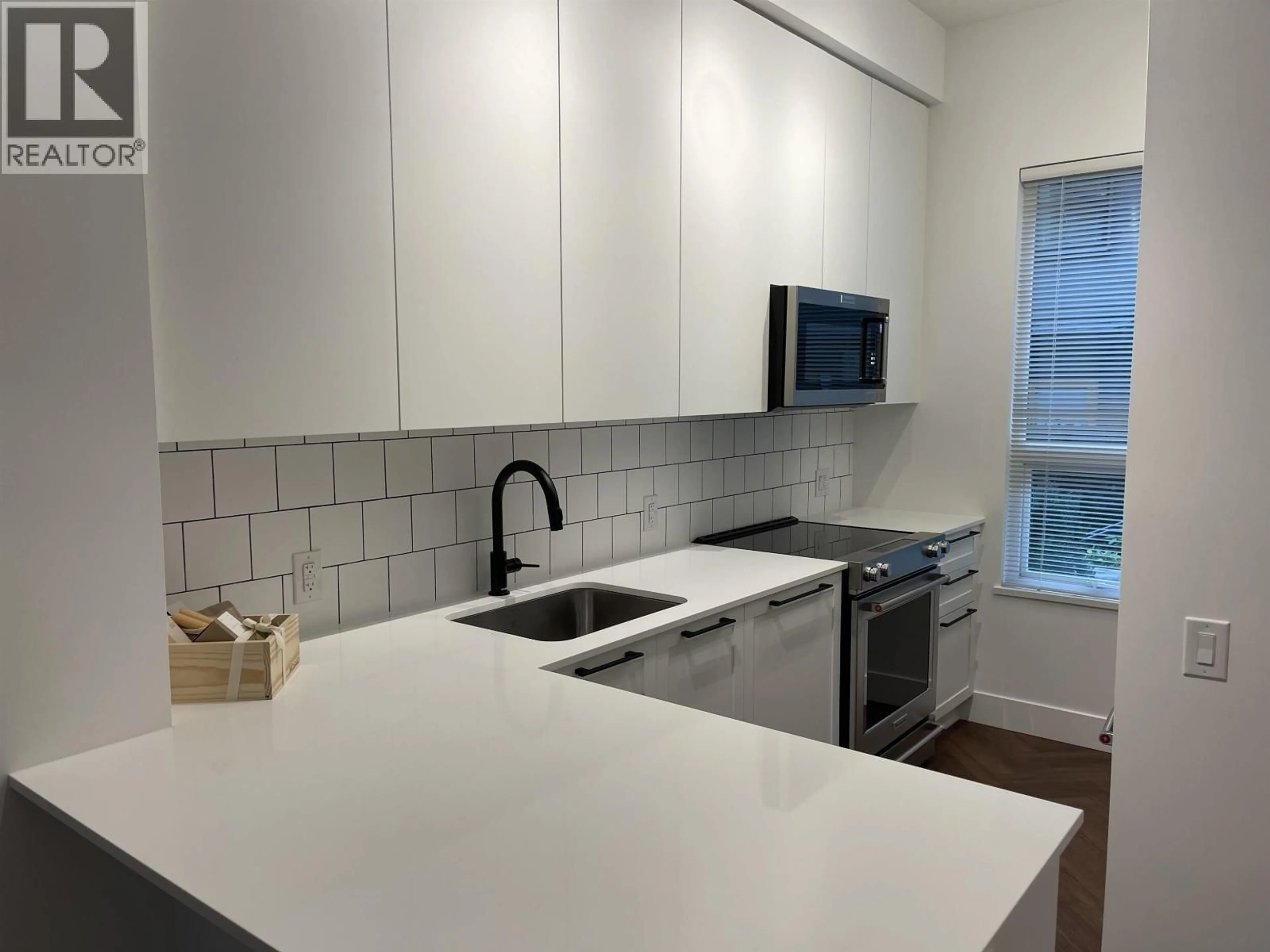 Standard kitchen, unknown for 4 - 9735 UNIVERSITY CRESCENT, Burnaby British Columbia V5A0E8