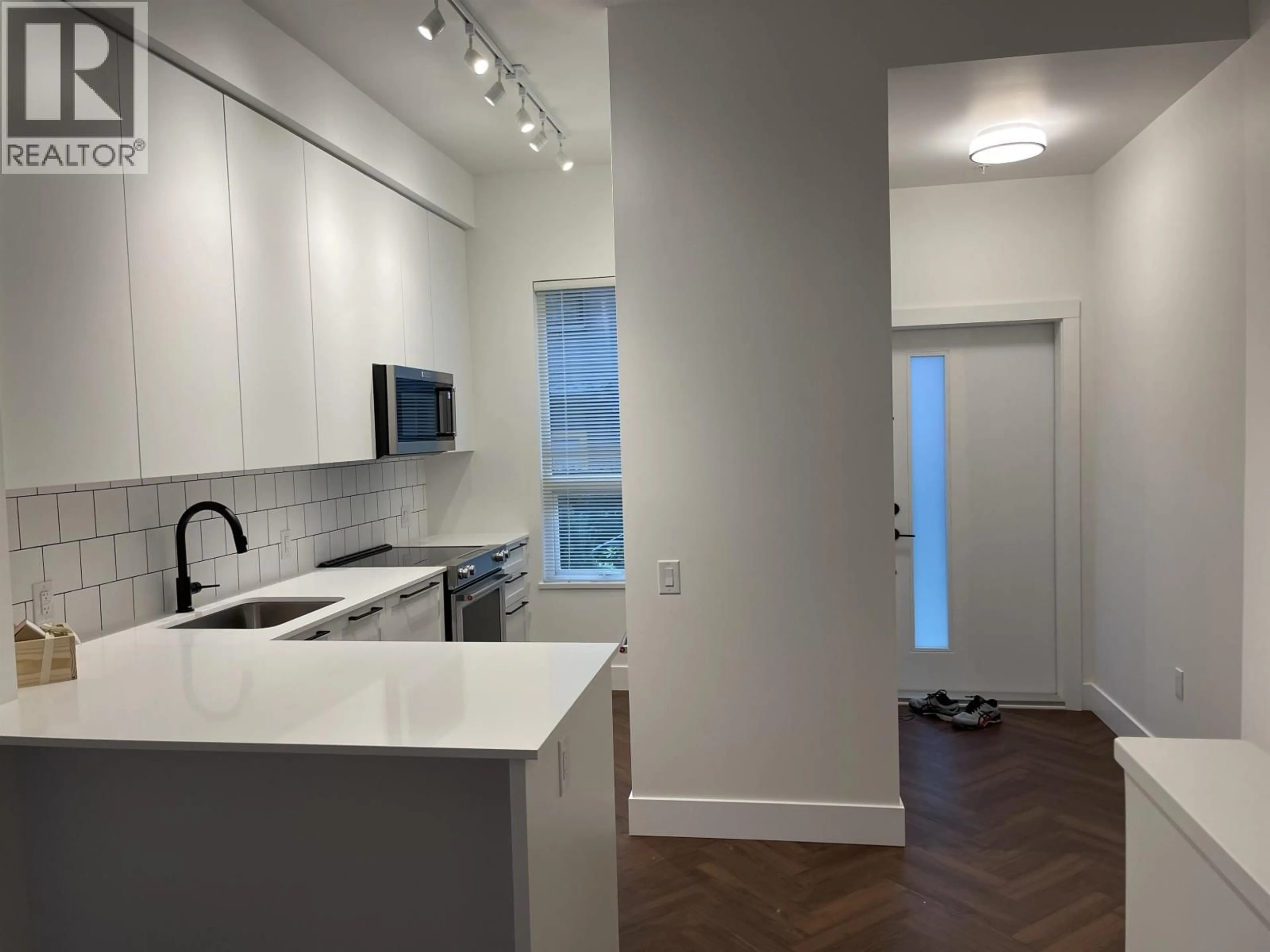 Unknown for 4 - 9735 UNIVERSITY CRESCENT, Burnaby British Columbia V5A0E8