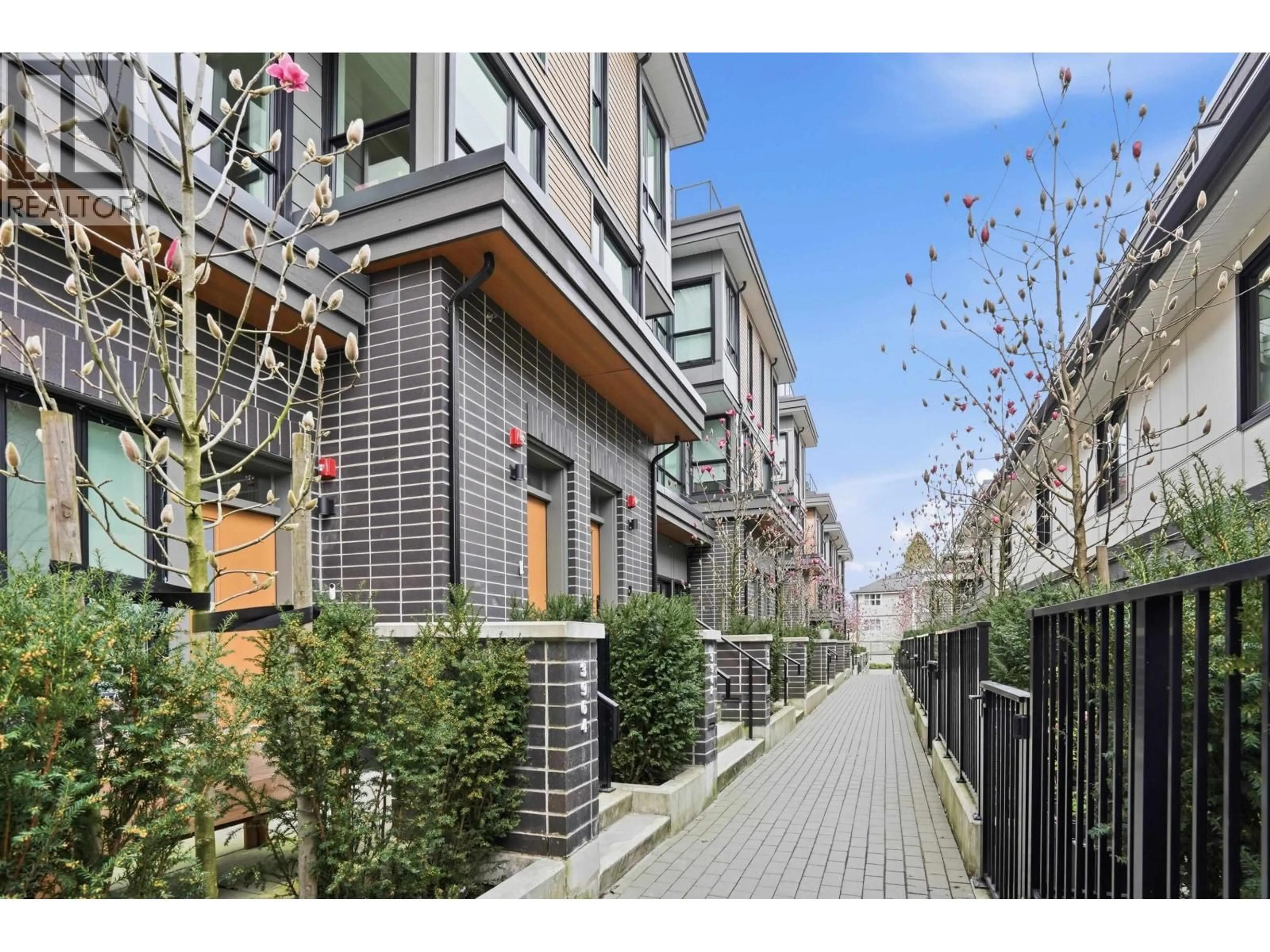 Patio, street for 3960 DUMFRIES STREET, Vancouver British Columbia V5N0J1