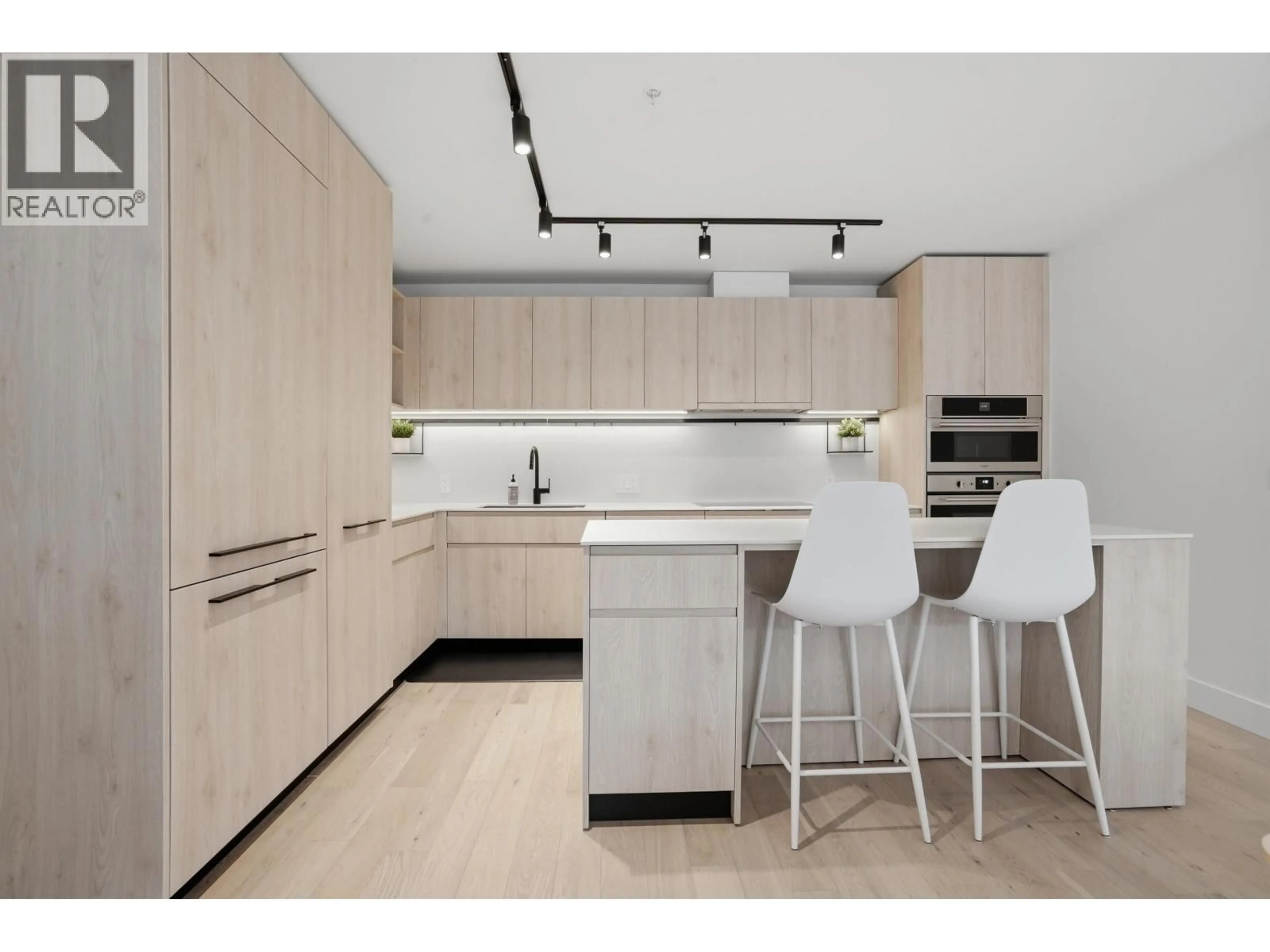 Contemporary kitchen, unknown for 3960 DUMFRIES STREET, Vancouver British Columbia V5N0J1