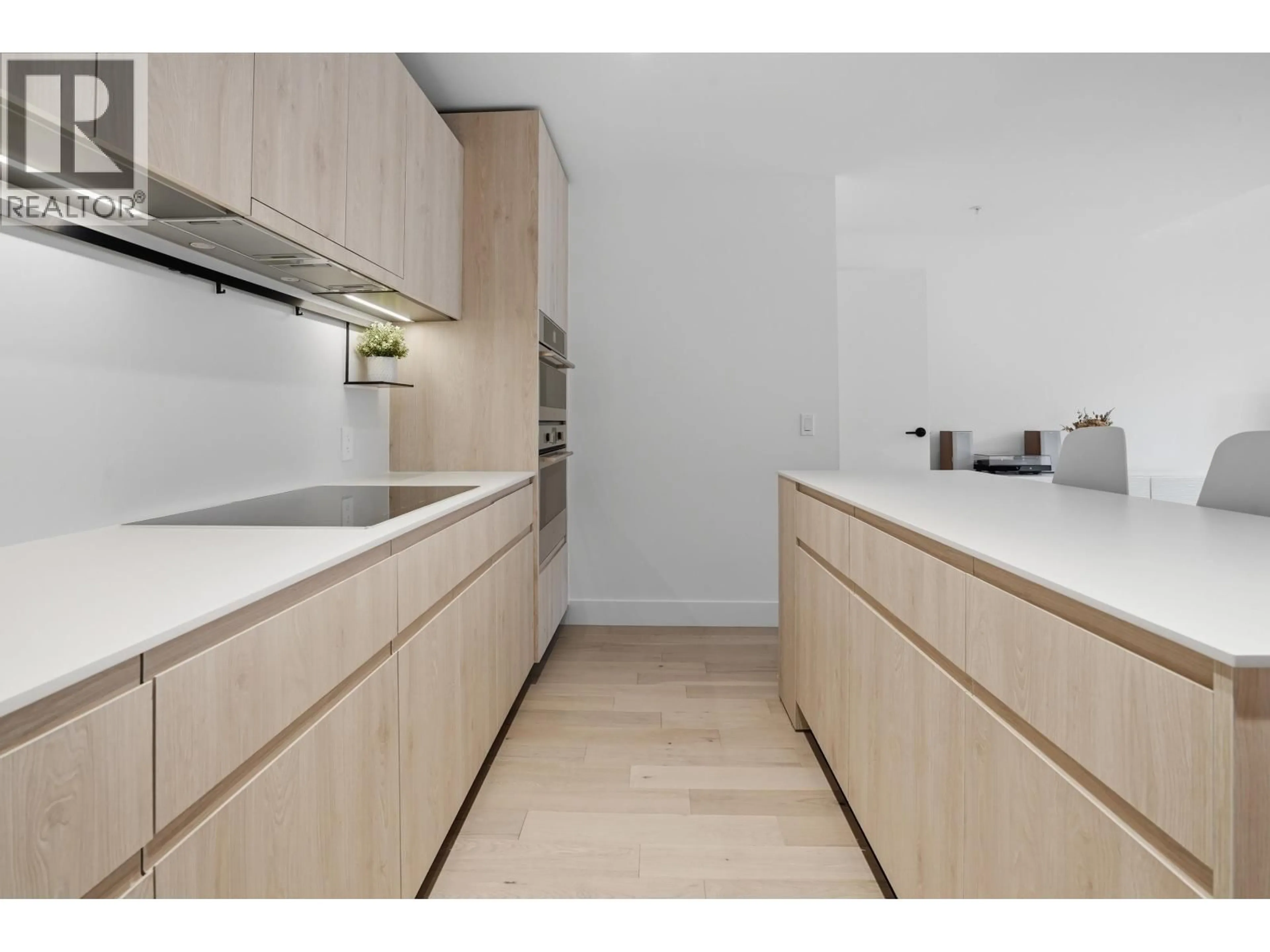 Standard kitchen, wood/laminate floor for 3960 DUMFRIES STREET, Vancouver British Columbia V5N0J1