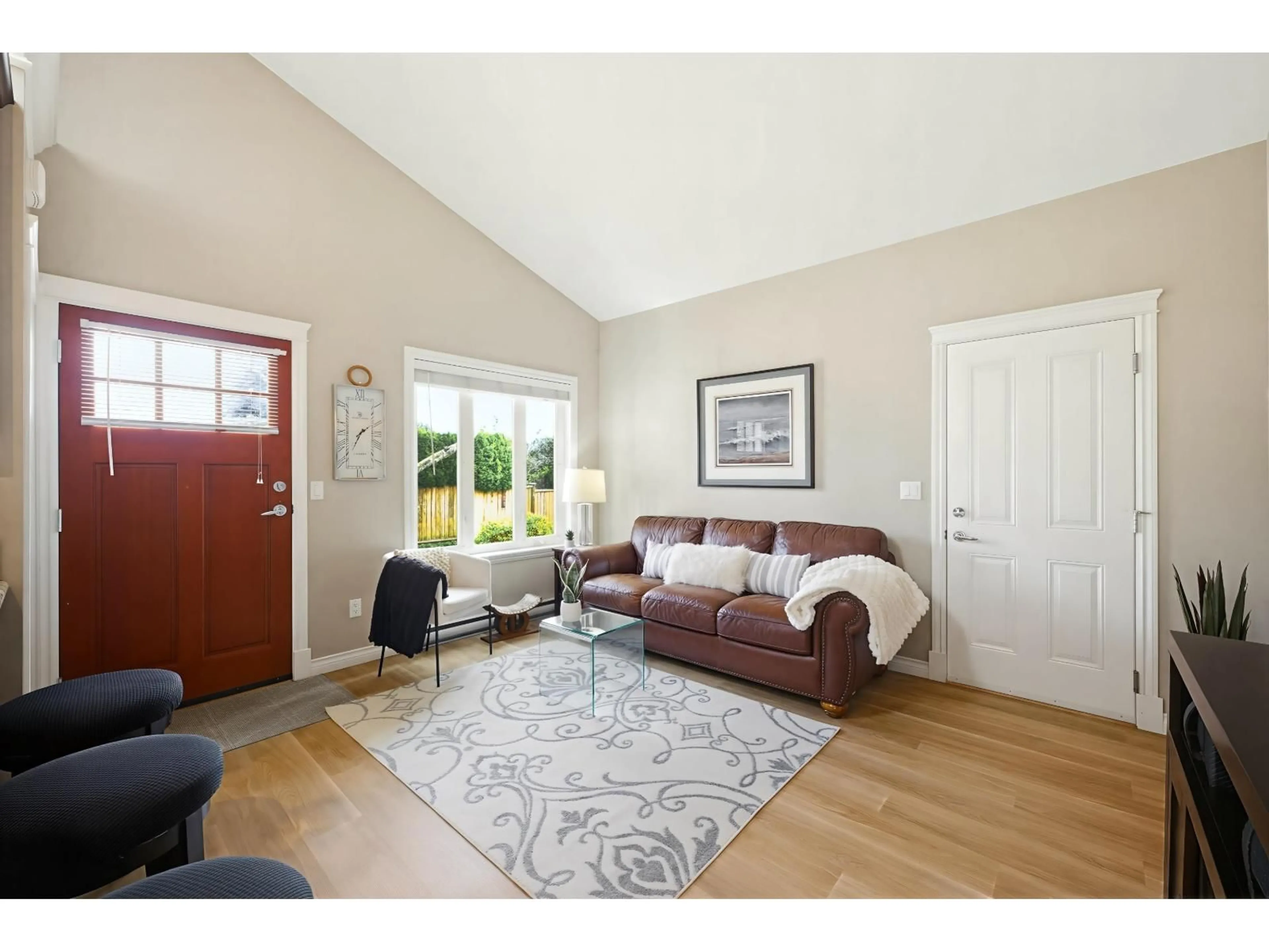 Indoor entryway for 7 - 1640 140 STREET, Surrey British Columbia V4A0A7