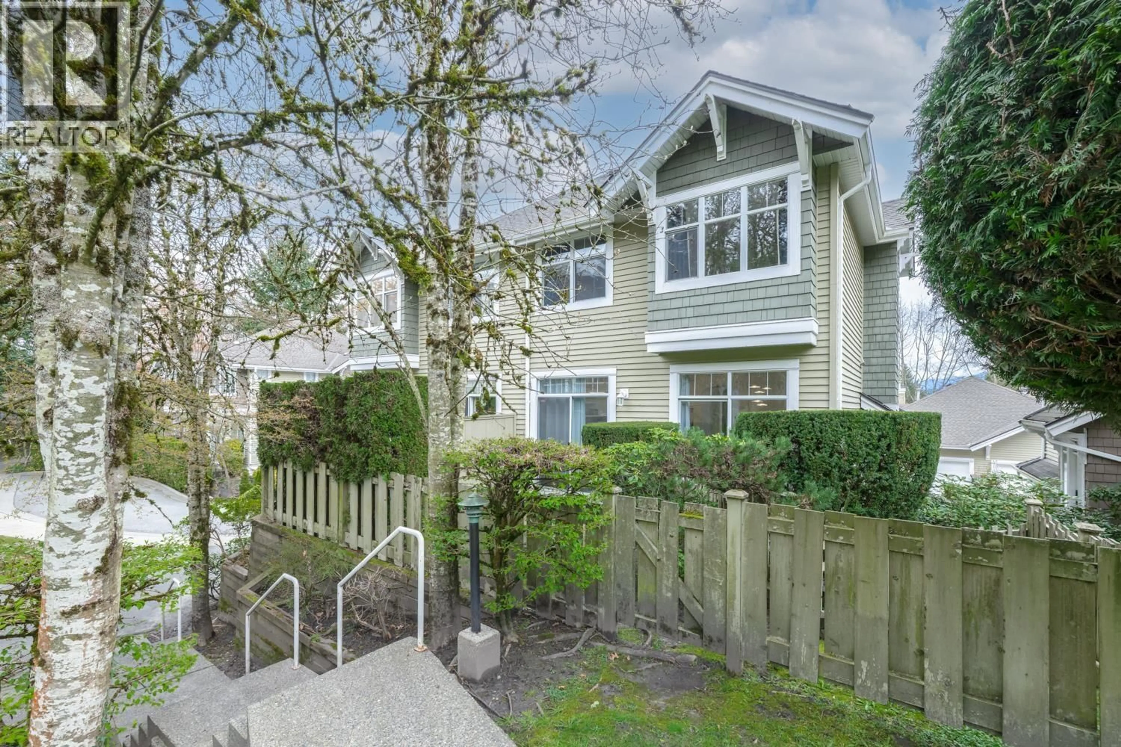 A pic from outside/outdoor area/front of a property/back of a property/a pic from drone, street for 20 - 5240 OAKMOUNT CRESCENT, Burnaby British Columbia V5H4S1
