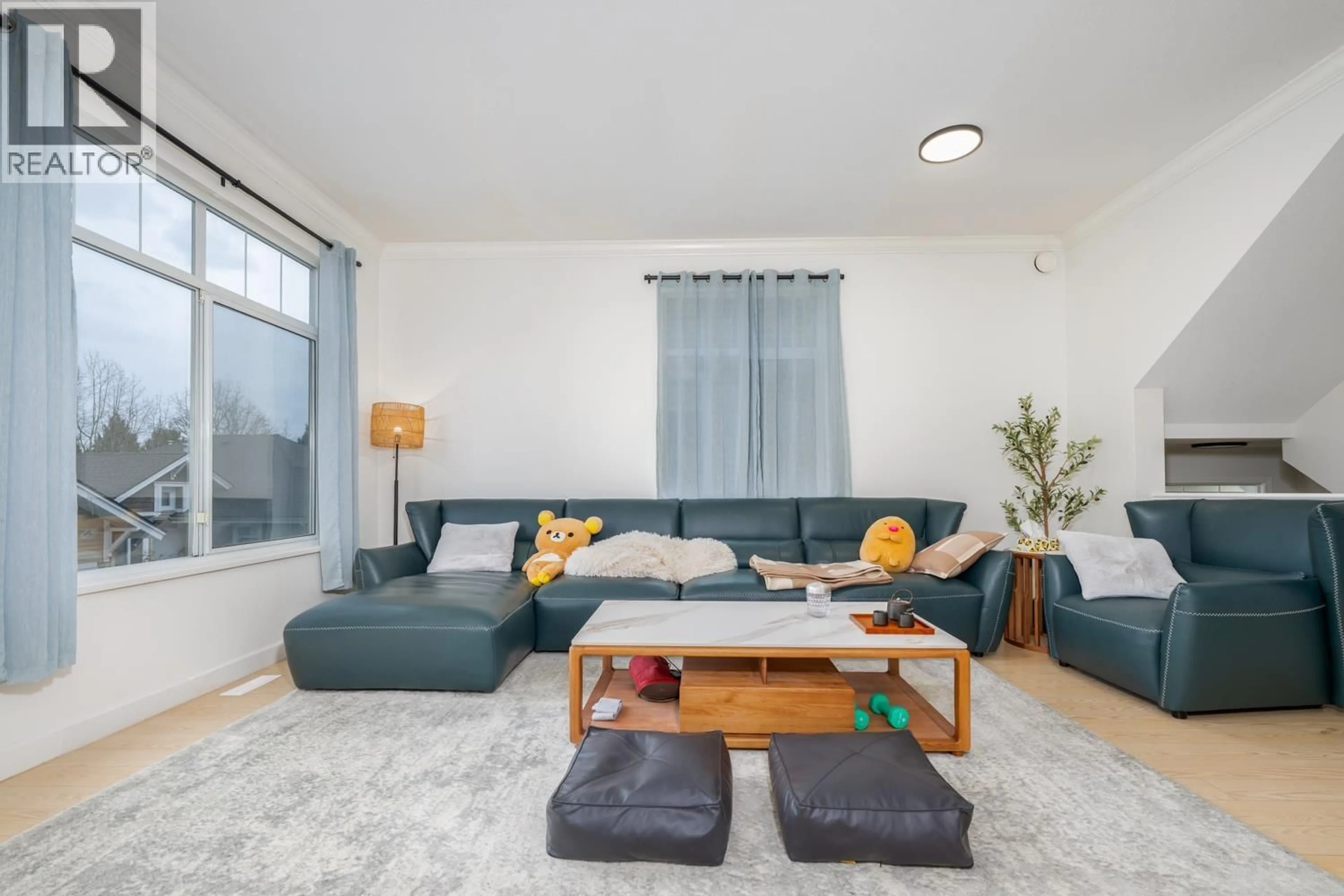 Living room with furniture, unknown for 20 - 5240 OAKMOUNT CRESCENT, Burnaby British Columbia V5H4S1