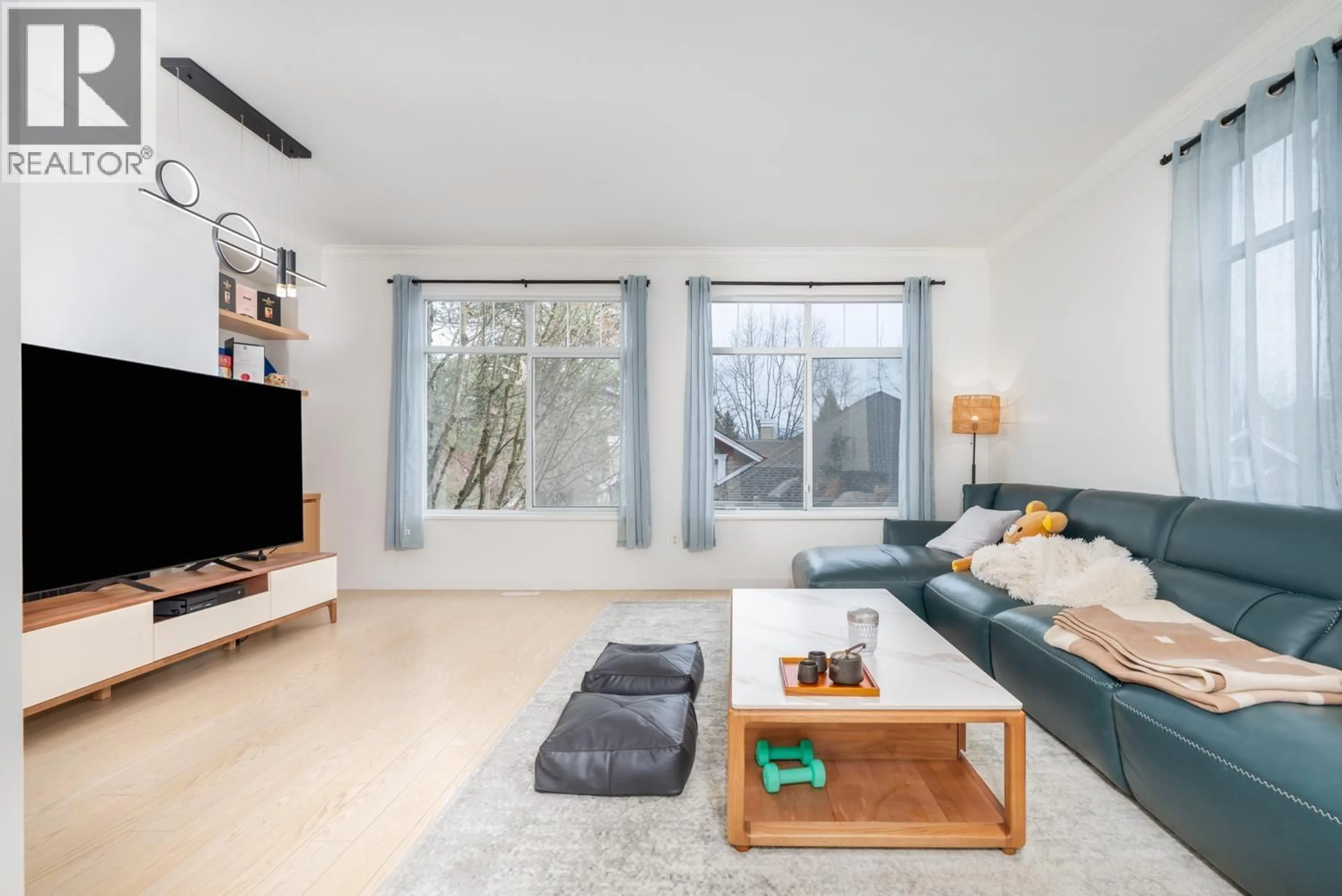 Living room with furniture, unknown for 20 - 5240 OAKMOUNT CRESCENT, Burnaby British Columbia V5H4S1