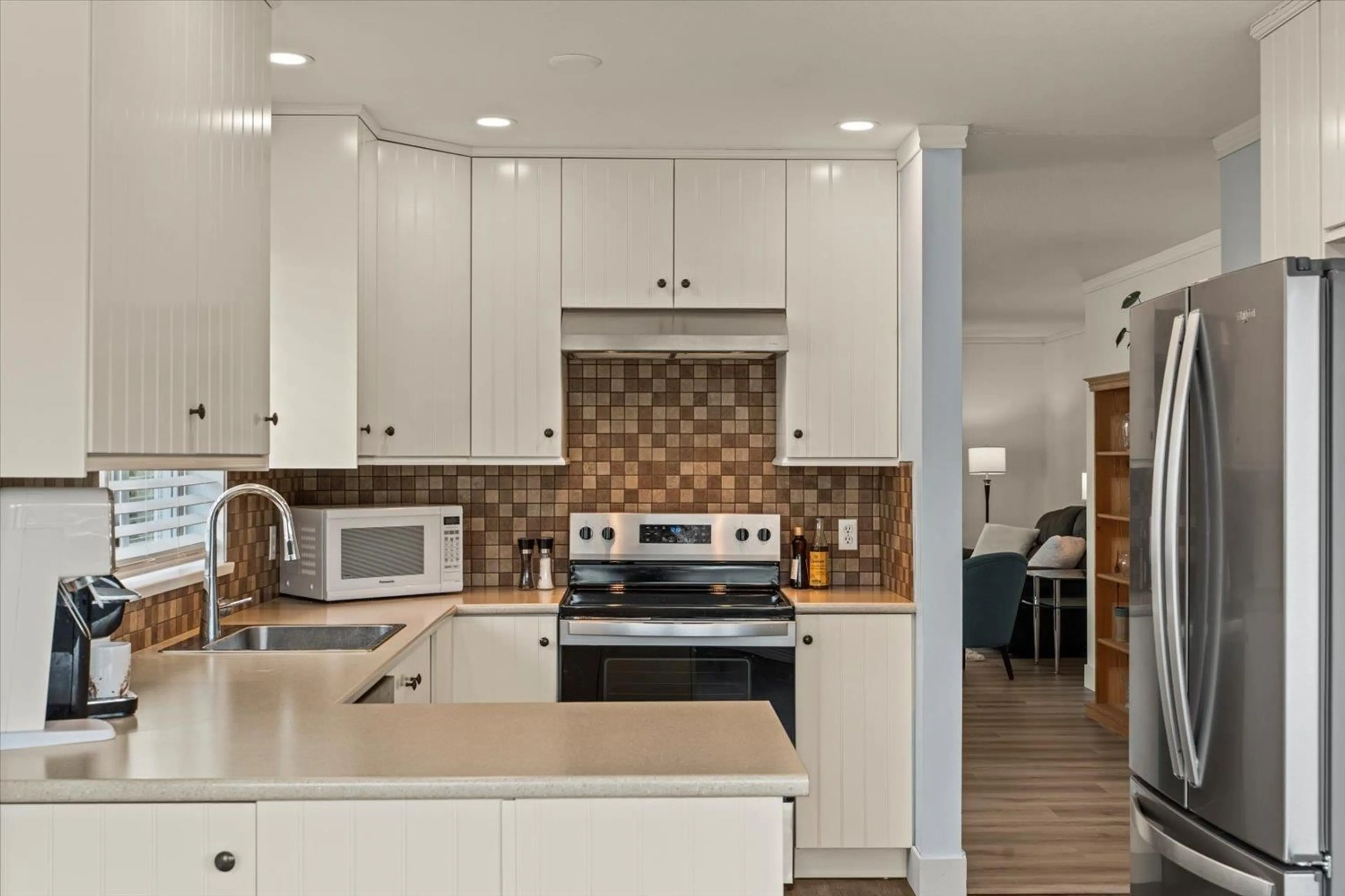 Open concept kitchen, ceramic/tile floor for 24 - 3380 GLADWIN ROAD, Abbotsford British Columbia V2S7G1