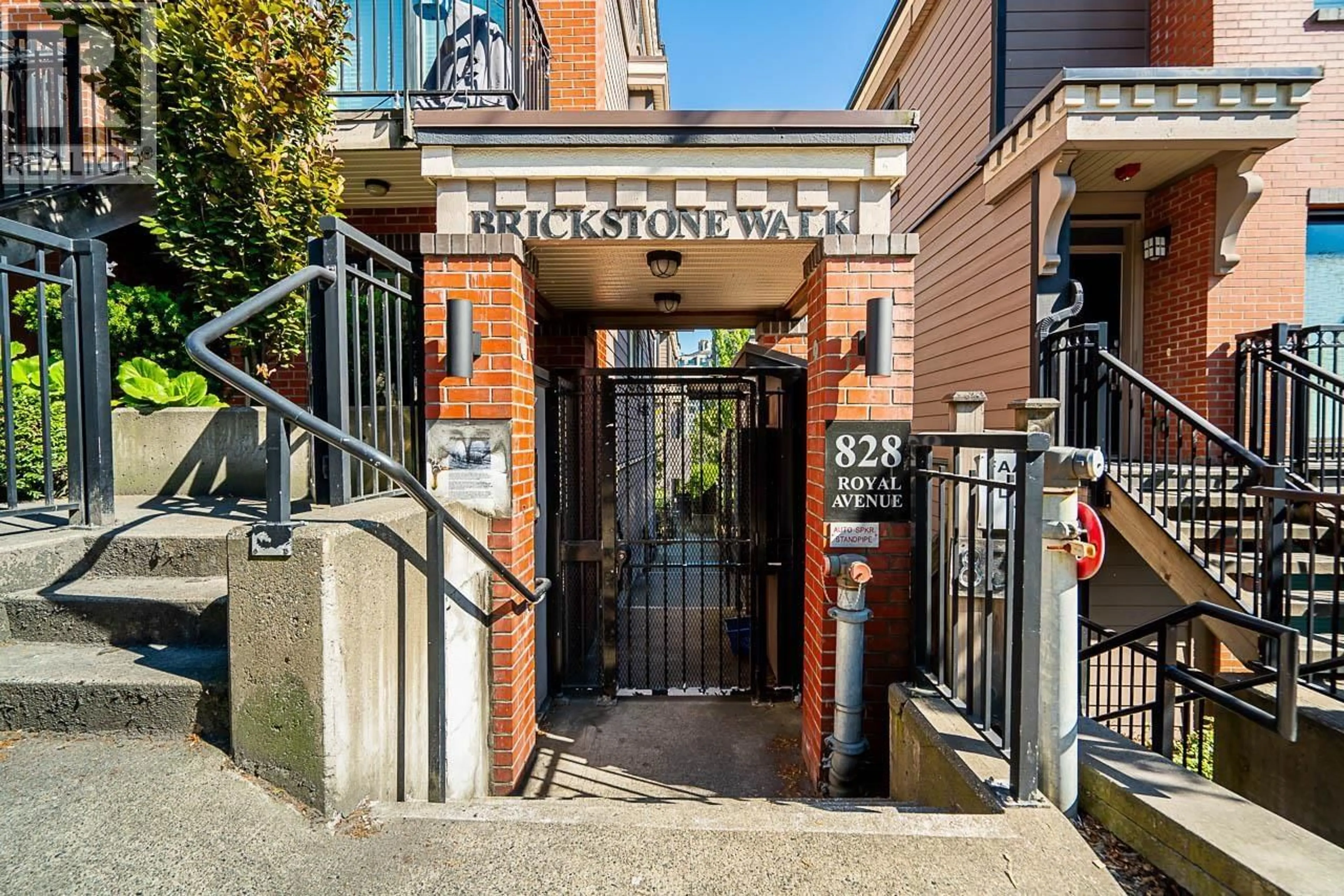 Indoor entryway for 109 - 828 ROYAL AVENUE, New Westminster British Columbia V3M1J9