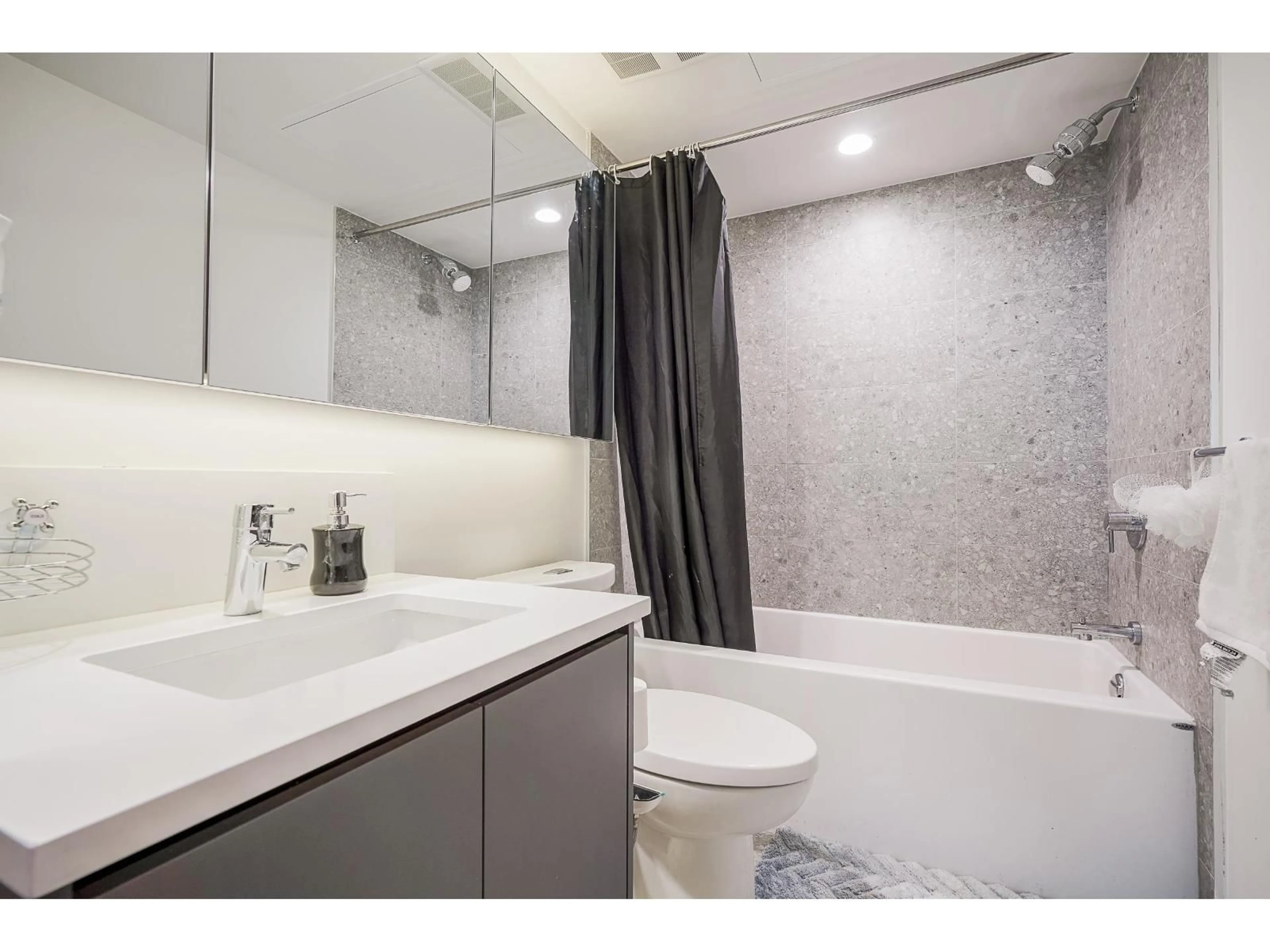 Standard bathroom, ceramic/tile floor for 1802 - 10750 135A STREET, Surrey British Columbia V3T0V4