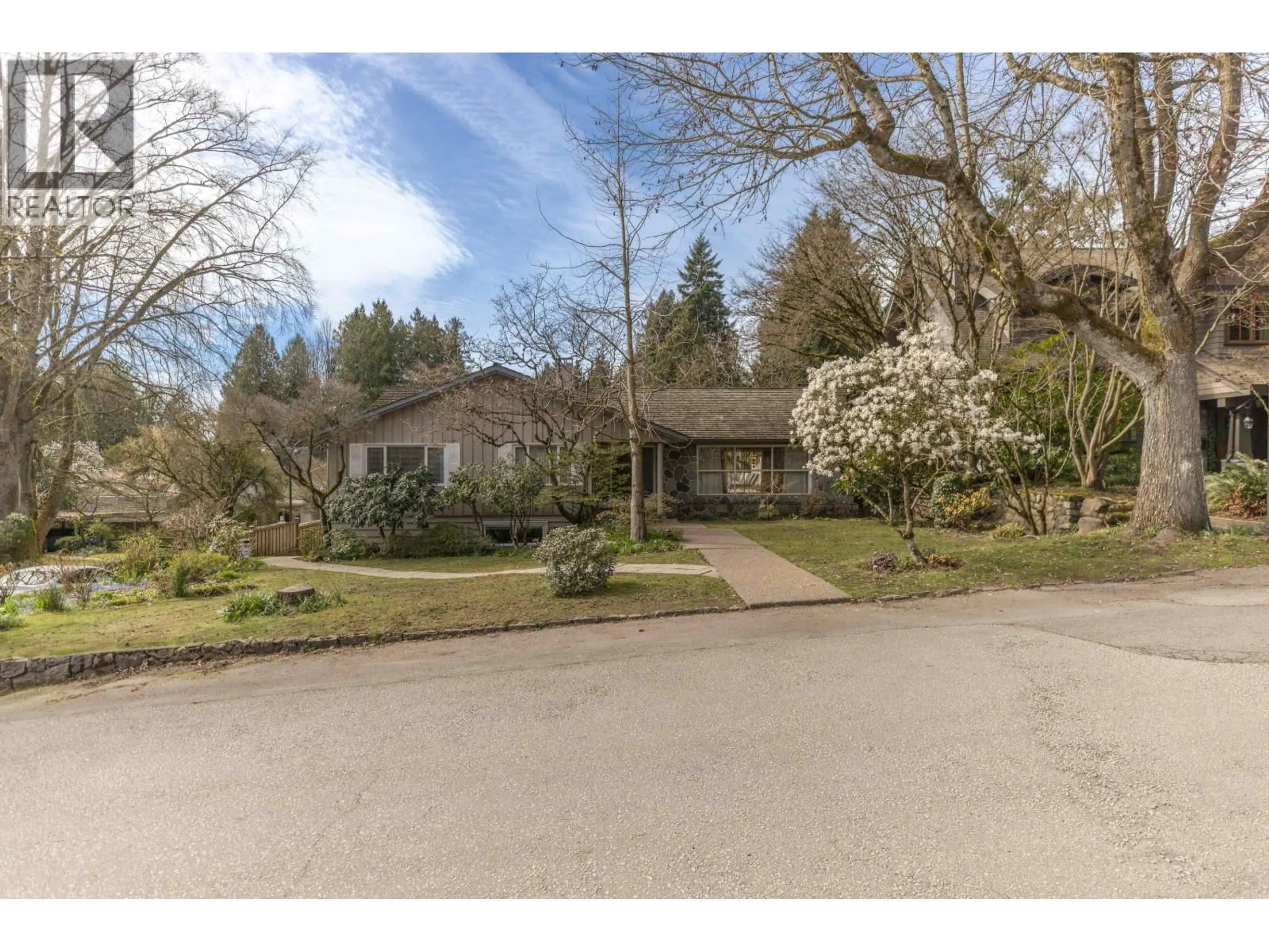 A pic from outside/outdoor area/front of a property/back of a property/a pic from drone, street for 6297 MACKENZIE STREET, Vancouver British Columbia V6N1H4