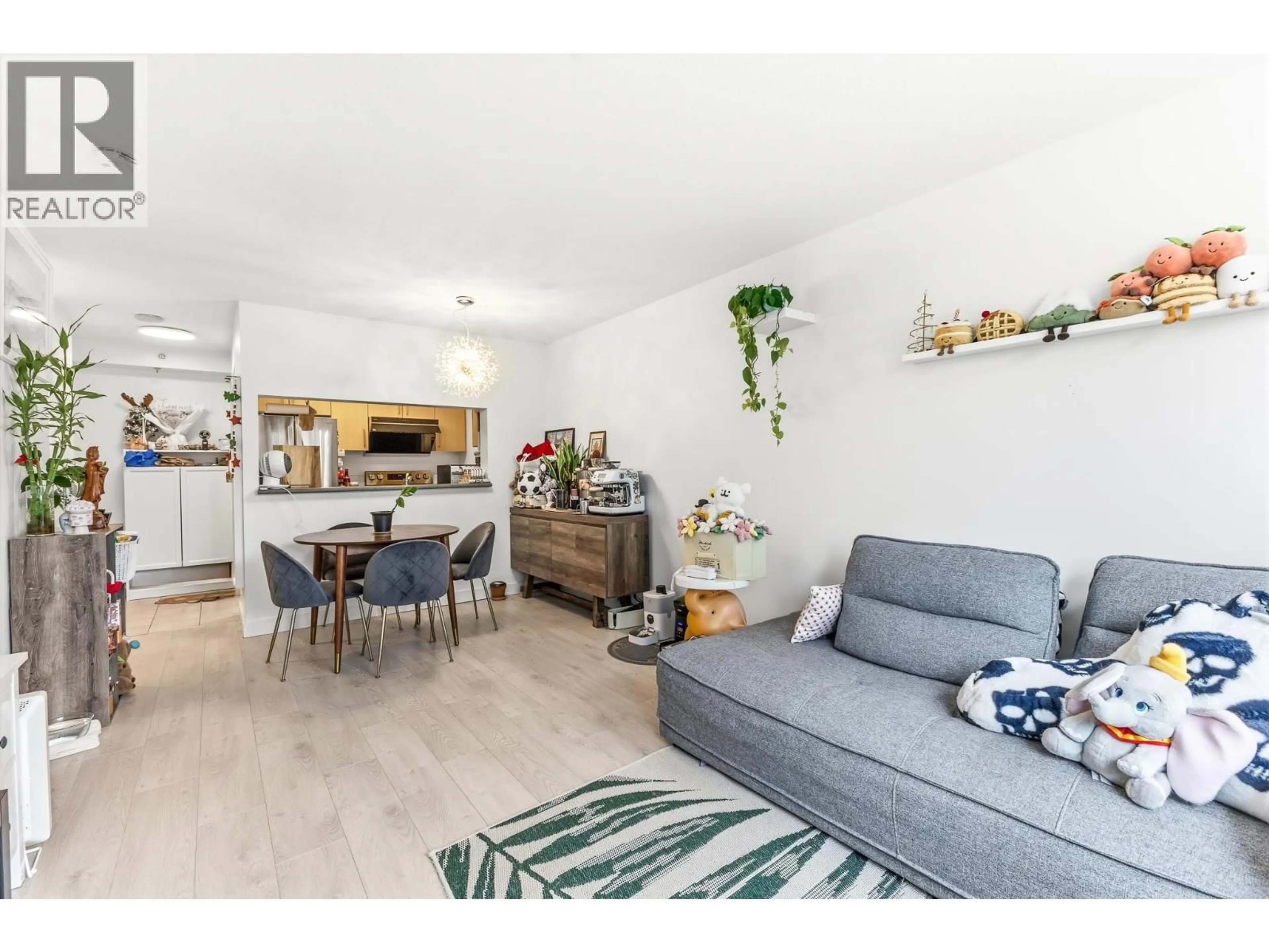 Living room with furniture, unknown for 401 - 5380 OBEN STREET, Vancouver British Columbia V5R6H7
