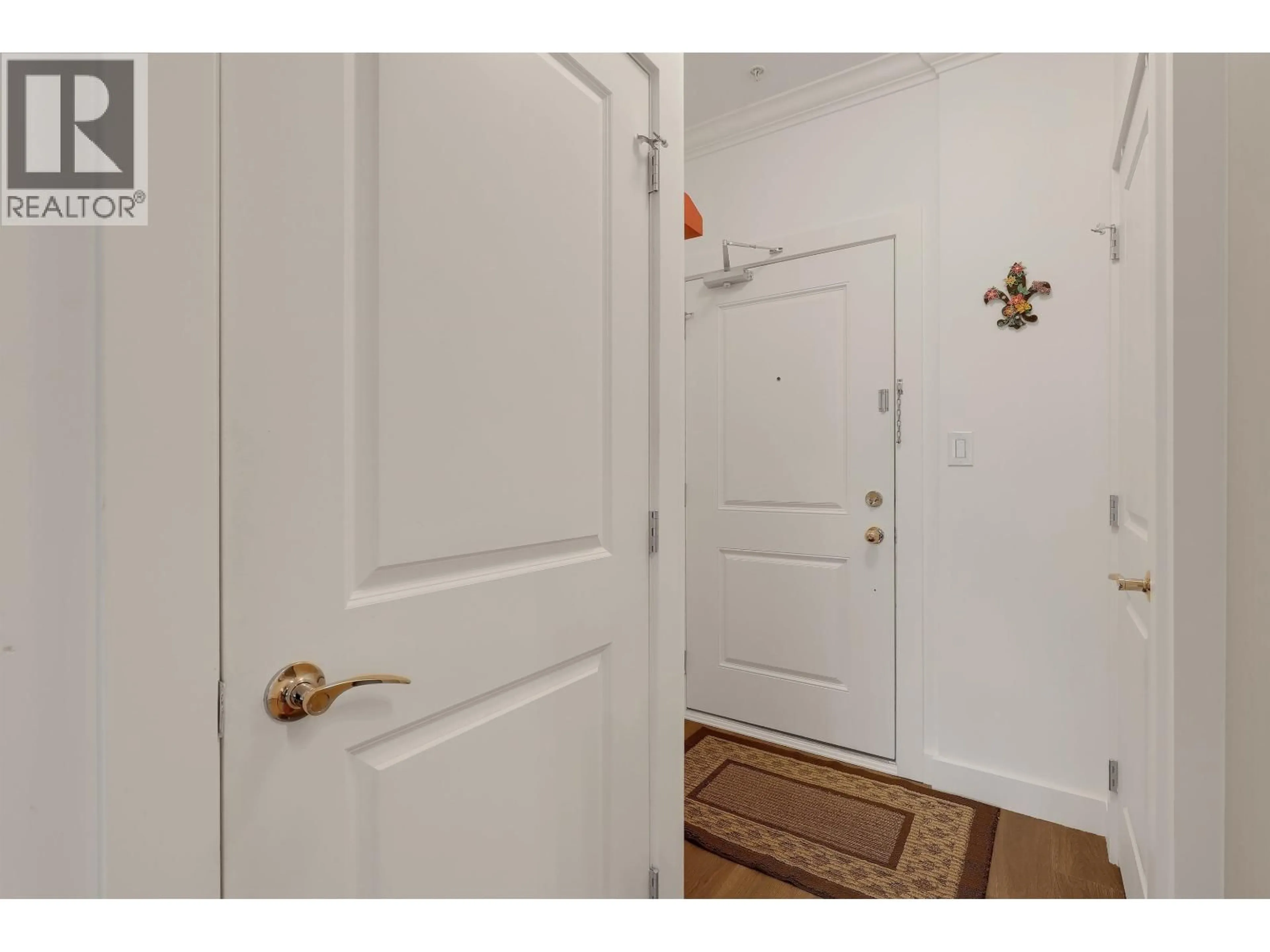 Indoor entryway for 302 - 11566 224 STREET, Maple Ridge British Columbia V2X9C9