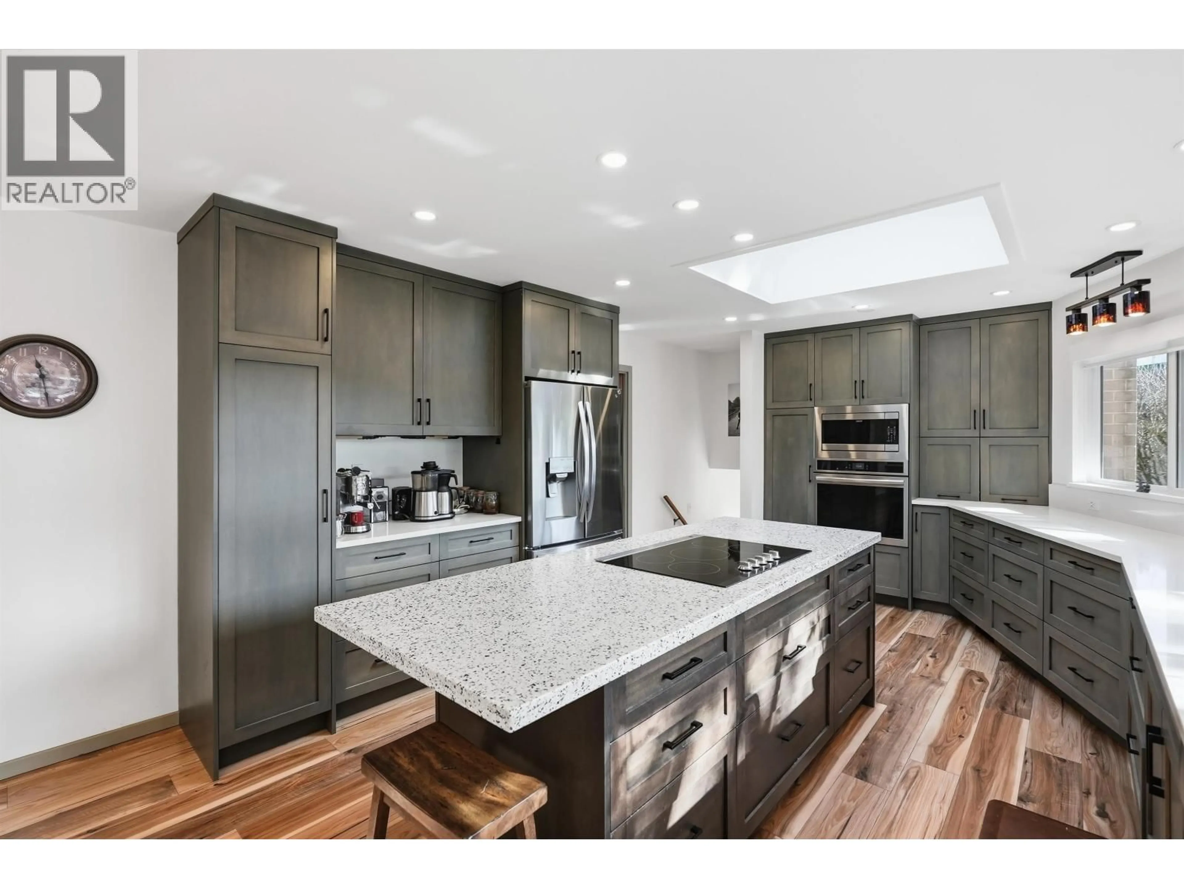 Open concept kitchen, unknown for 526 YALE ROAD, Port Moody British Columbia V3H3K3