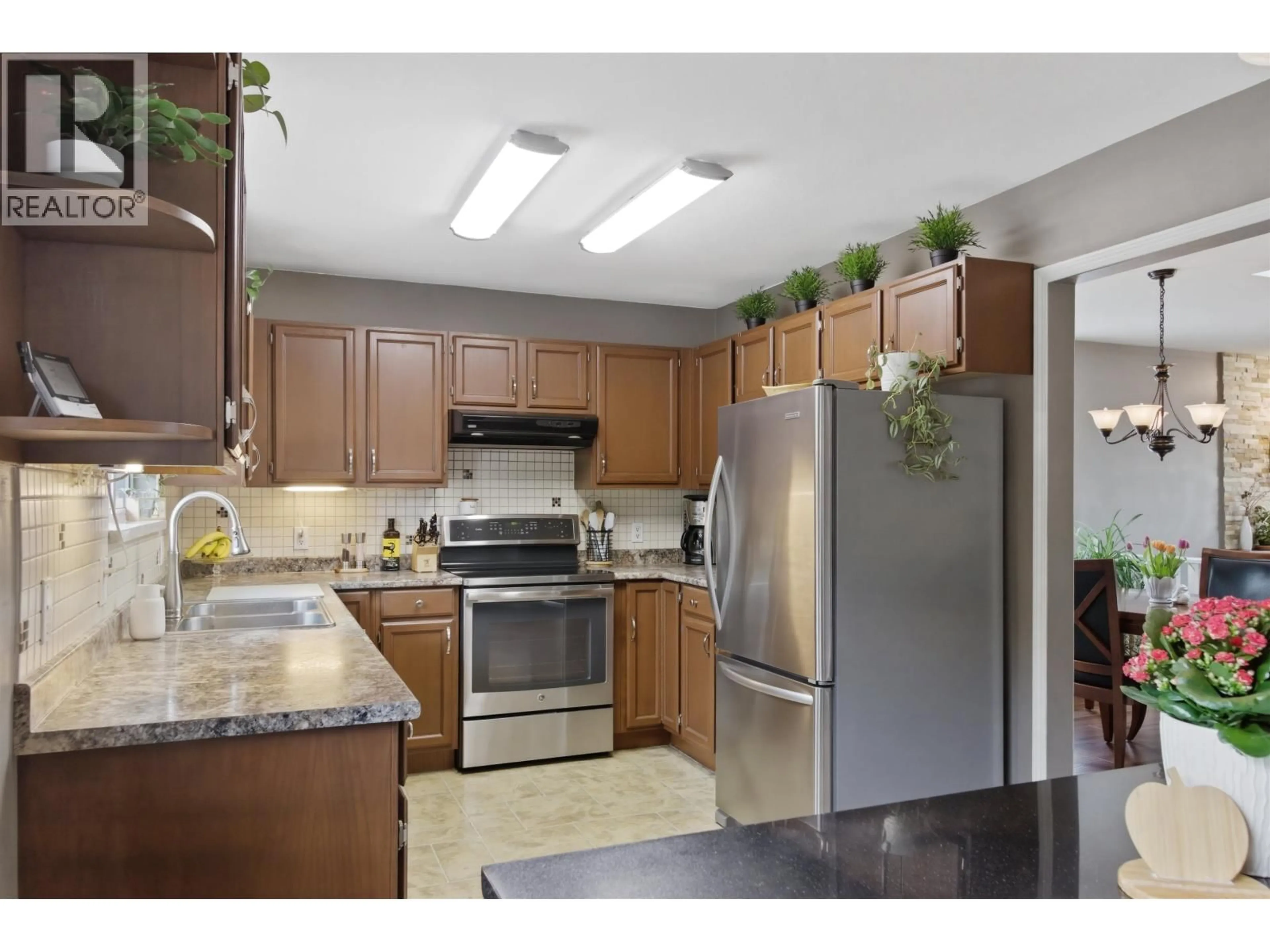 Standard kitchen, unknown for 20492 WALNUT CRESCENT, Maple Ridge British Columbia V2X0M1