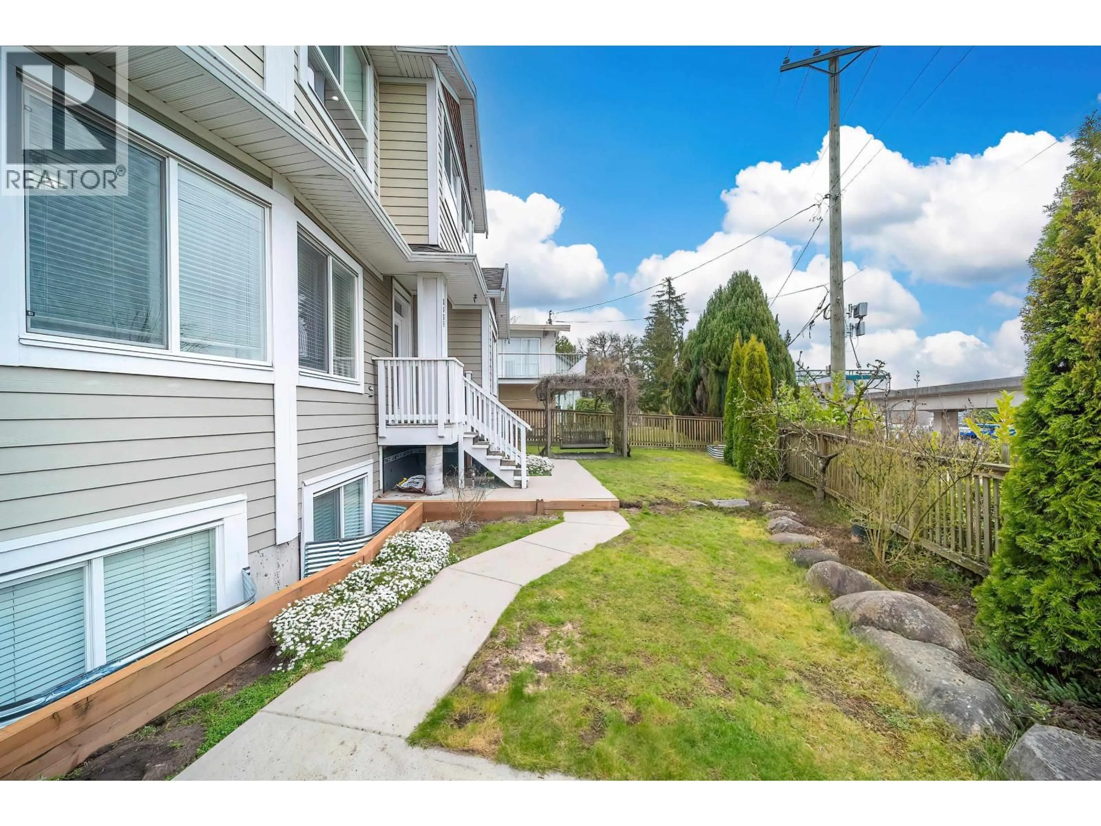 Patio, water/lake/river/ocean view for 2123 SEVENTH AVENUE, New Westminster British Columbia V3M2L7