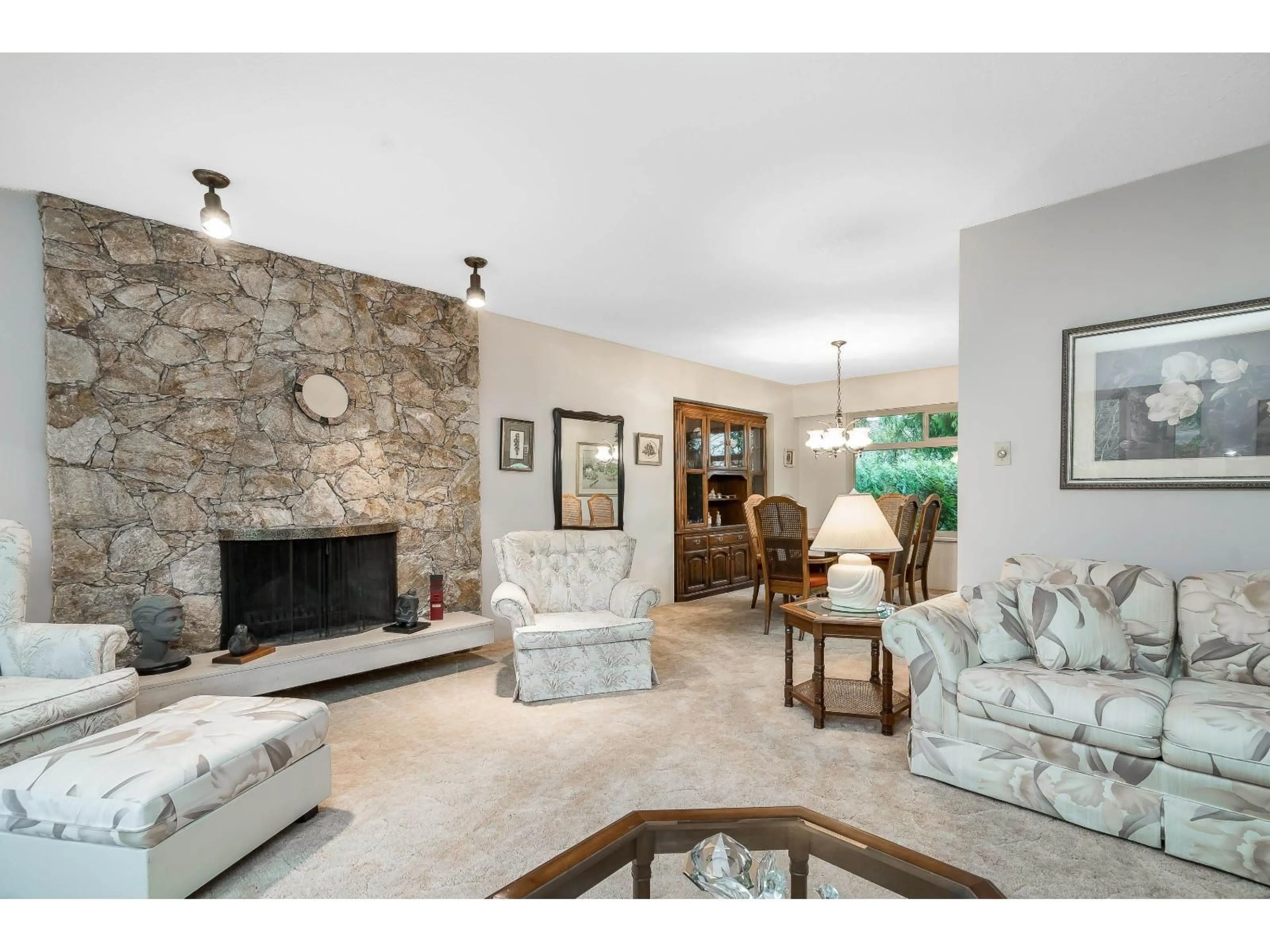 Living room with furniture, unknown for 21073 43 AVENUE, Langley British Columbia V3A7M9