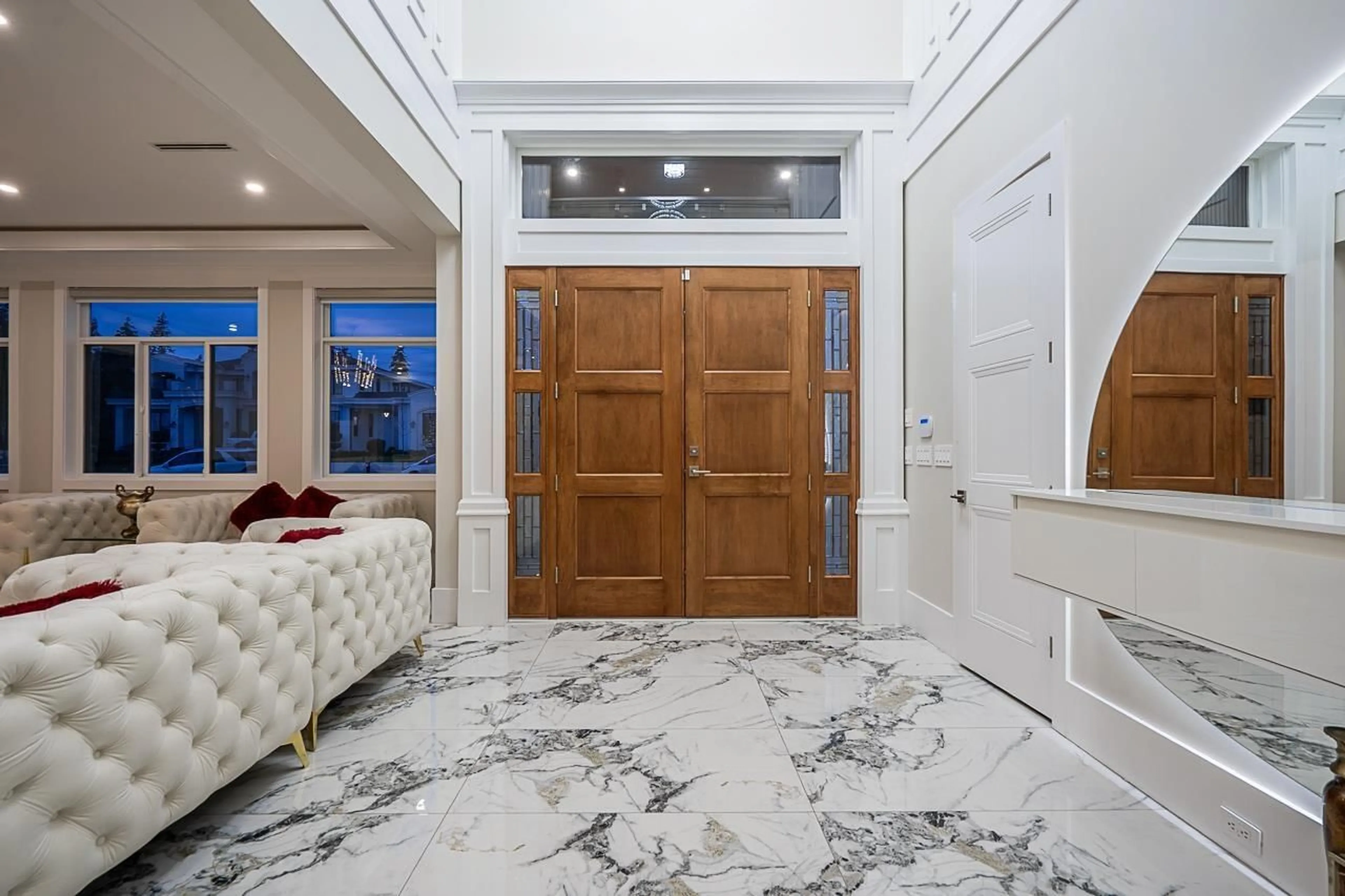 Indoor entryway for 13110 57 AVENUE, Surrey British Columbia V3X2Z3