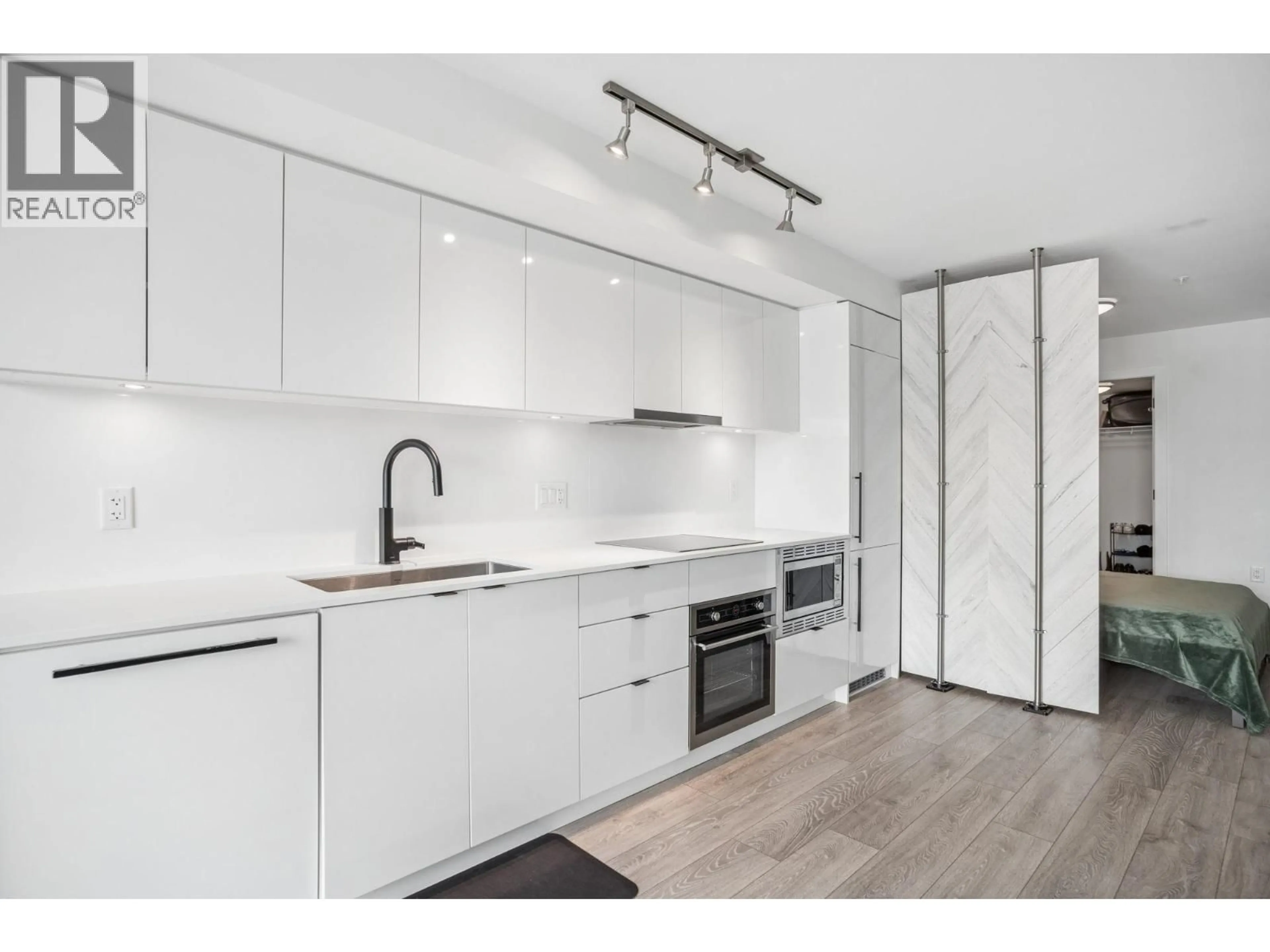 Unknown for 319 - 630 BROADWAY, Vancouver British Columbia V5T0J1