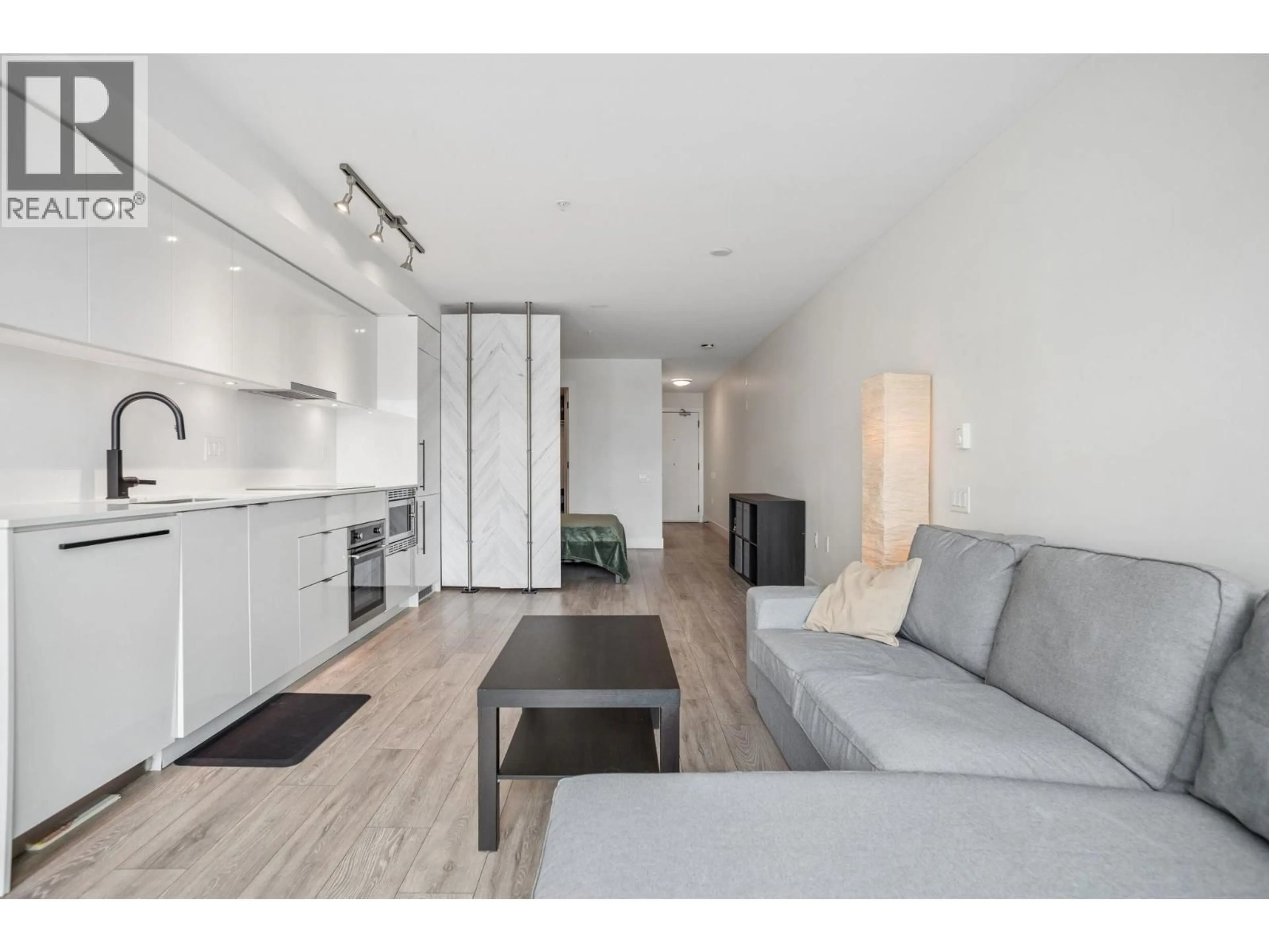 Living room with furniture, wood/laminate floor for 319 - 630 BROADWAY, Vancouver British Columbia V5T0J1