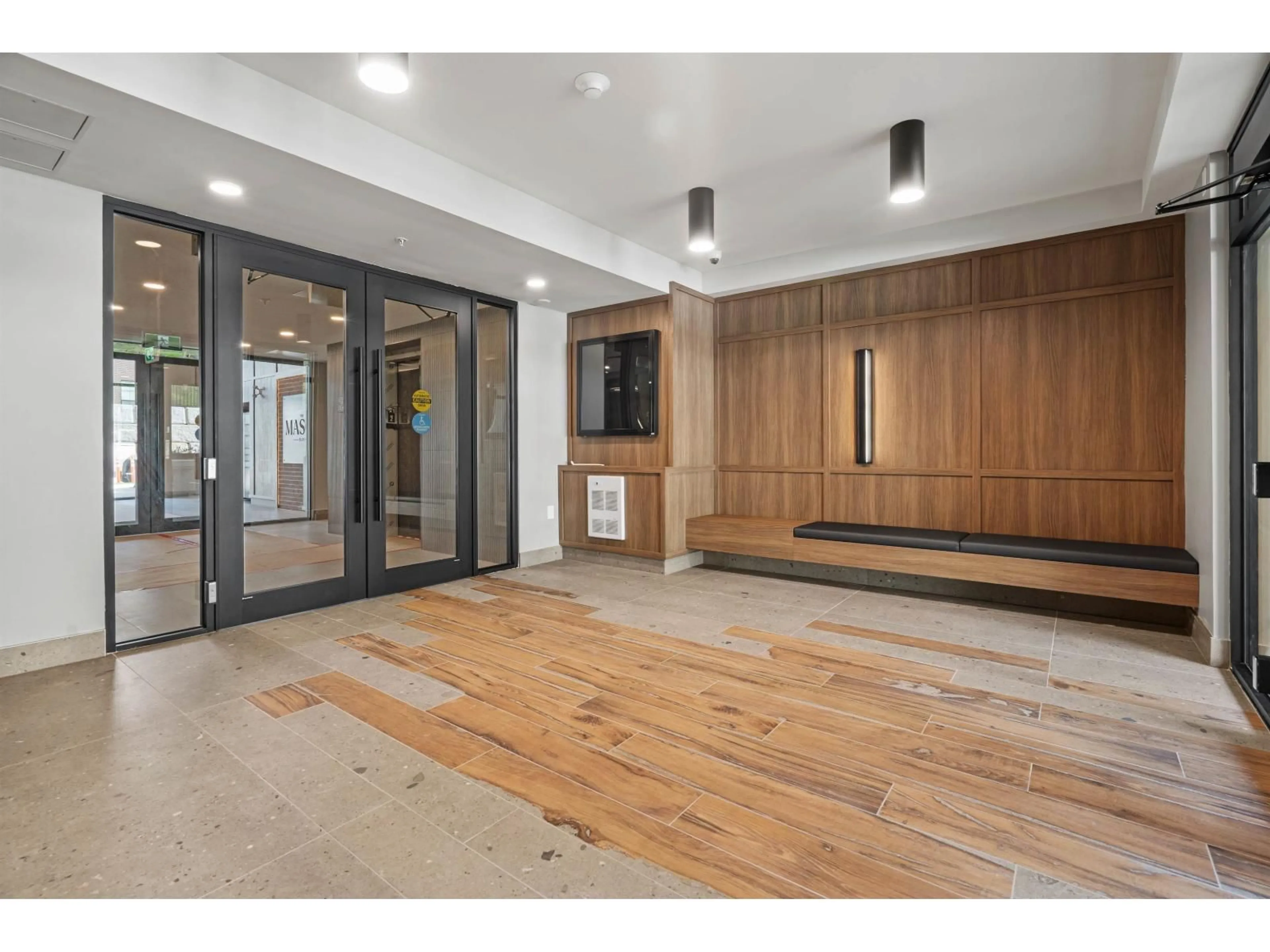 Indoor foyer for 103 - 2771 MONTROSE AVENUE, Abbotsford British Columbia V2S0R2