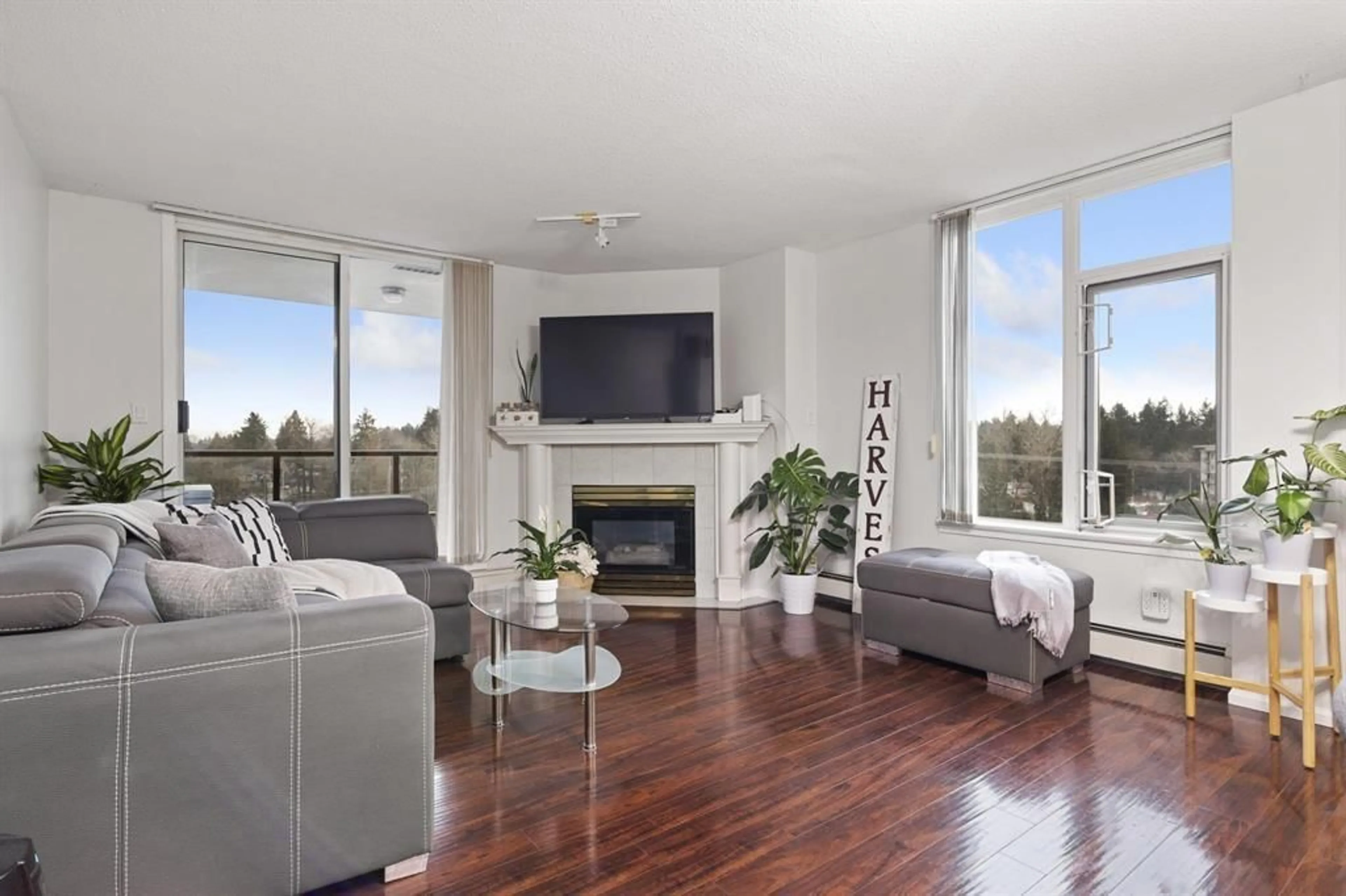 Living room with furniture, unknown for 906 - 13880 101 AVENUE, Surrey British Columbia V3T5T1