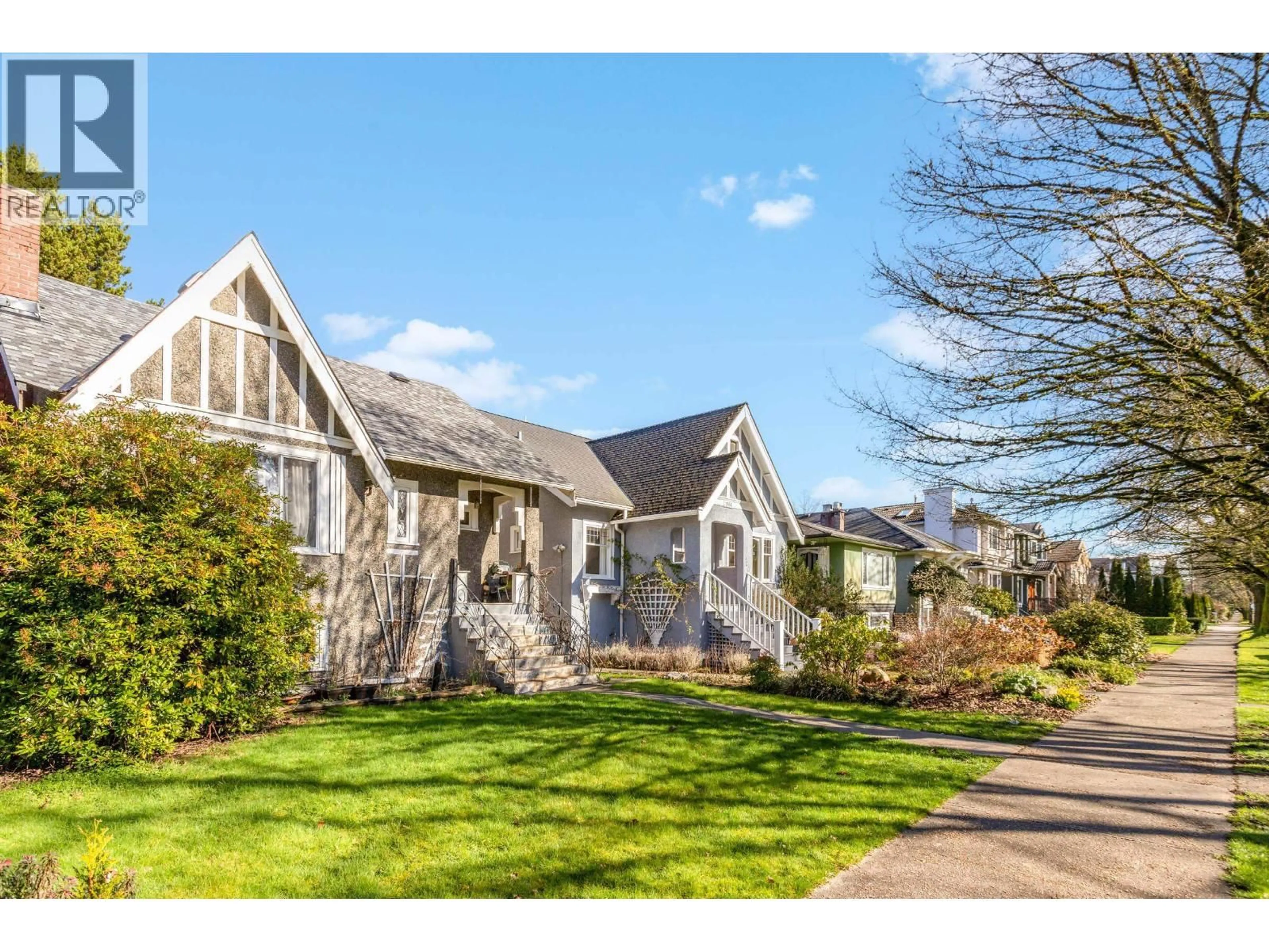 A pic from outside/outdoor area/front of a property/back of a property/a pic from drone, street for 2861 15TH AVENUE, Vancouver British Columbia V6K3A1