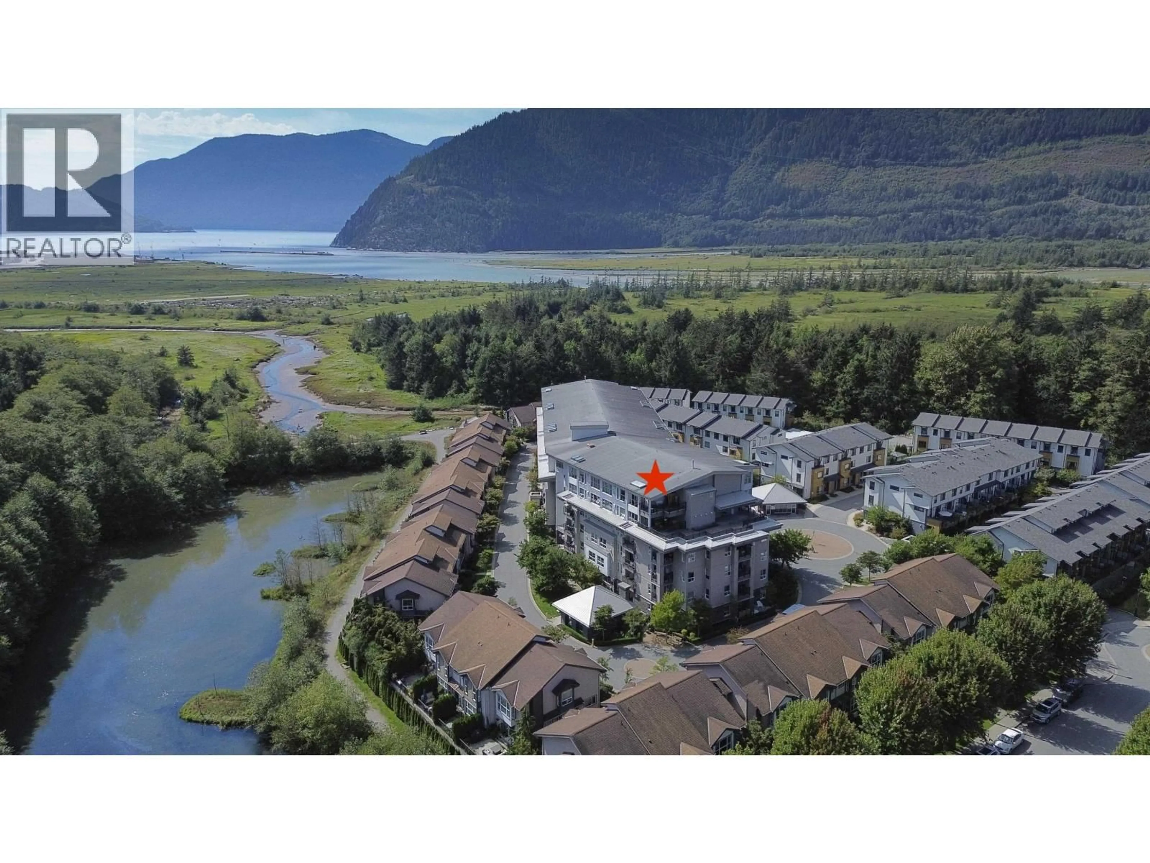 A pic from outside/outdoor area/front of a property/back of a property/a pic from drone, water/lake/river/ocean view for 612 - 1212 MAIN STREET, Squamish British Columbia V8B0S1