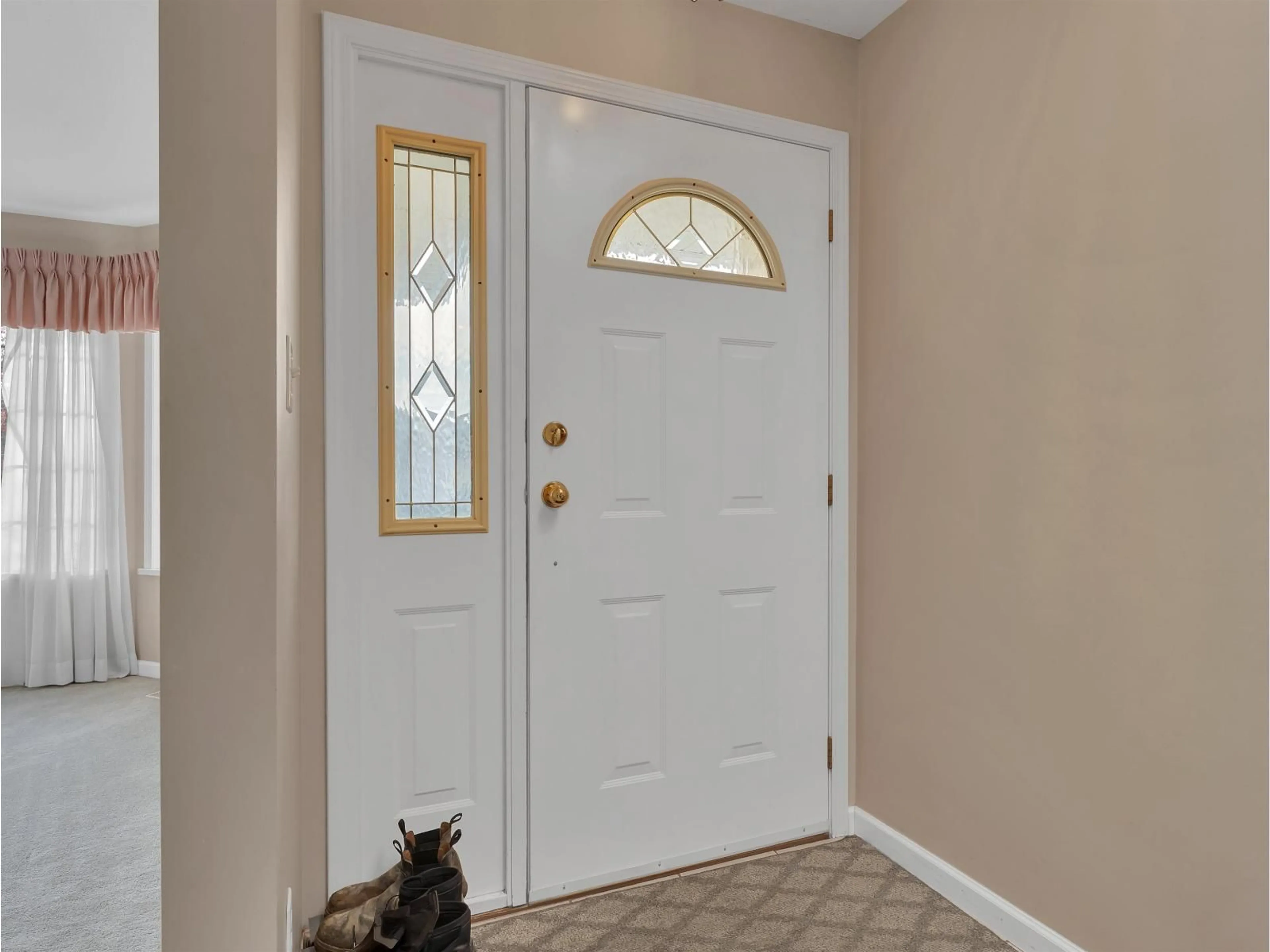 Indoor entryway for 32337 NAKUSP DRIVE, Abbotsford British Columbia V2T5C6