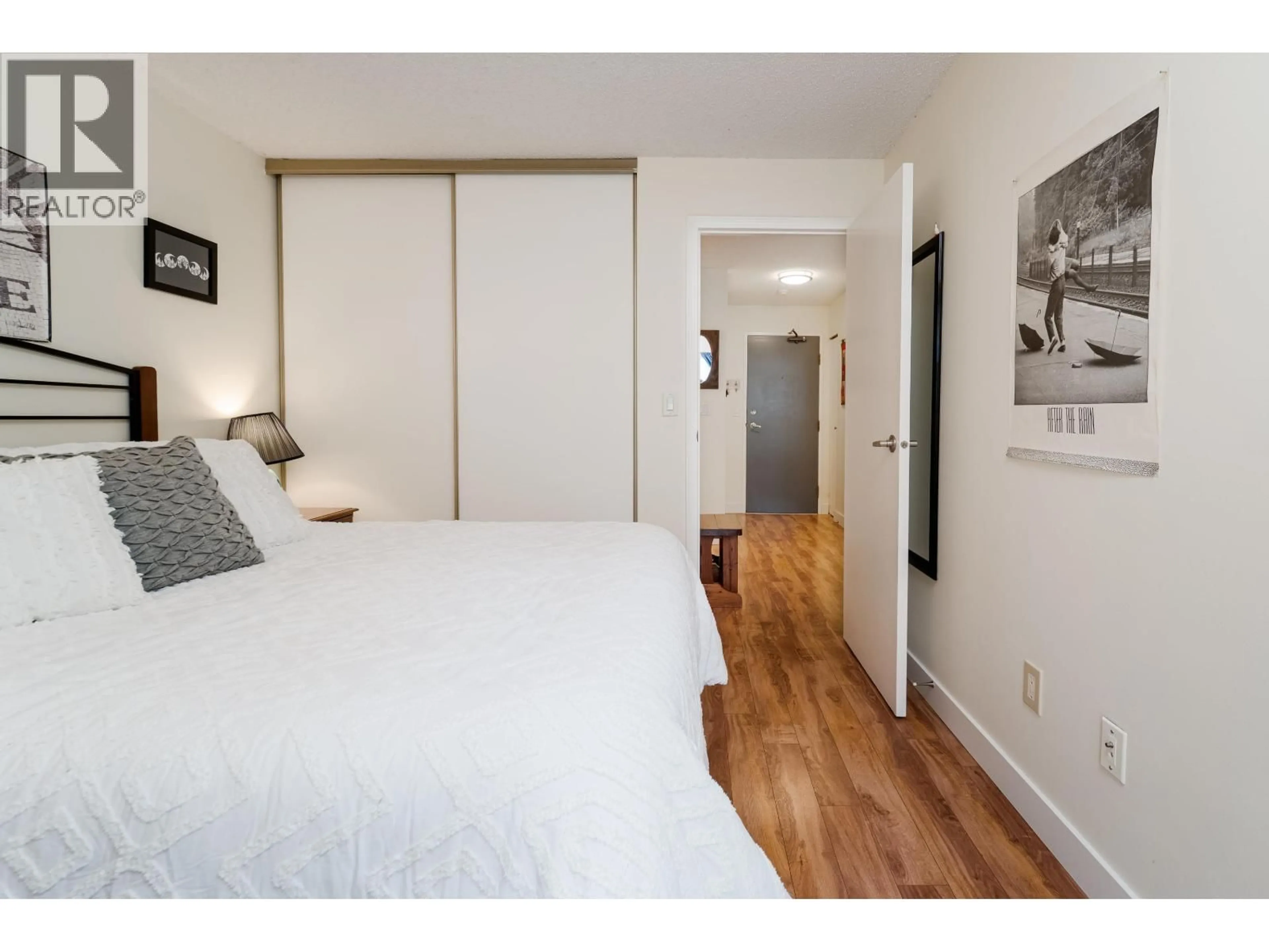 Bedroom with bed, wood/laminate floor for 211 - 423 AGNES STREET, New Westminster British Columbia V3L1G2