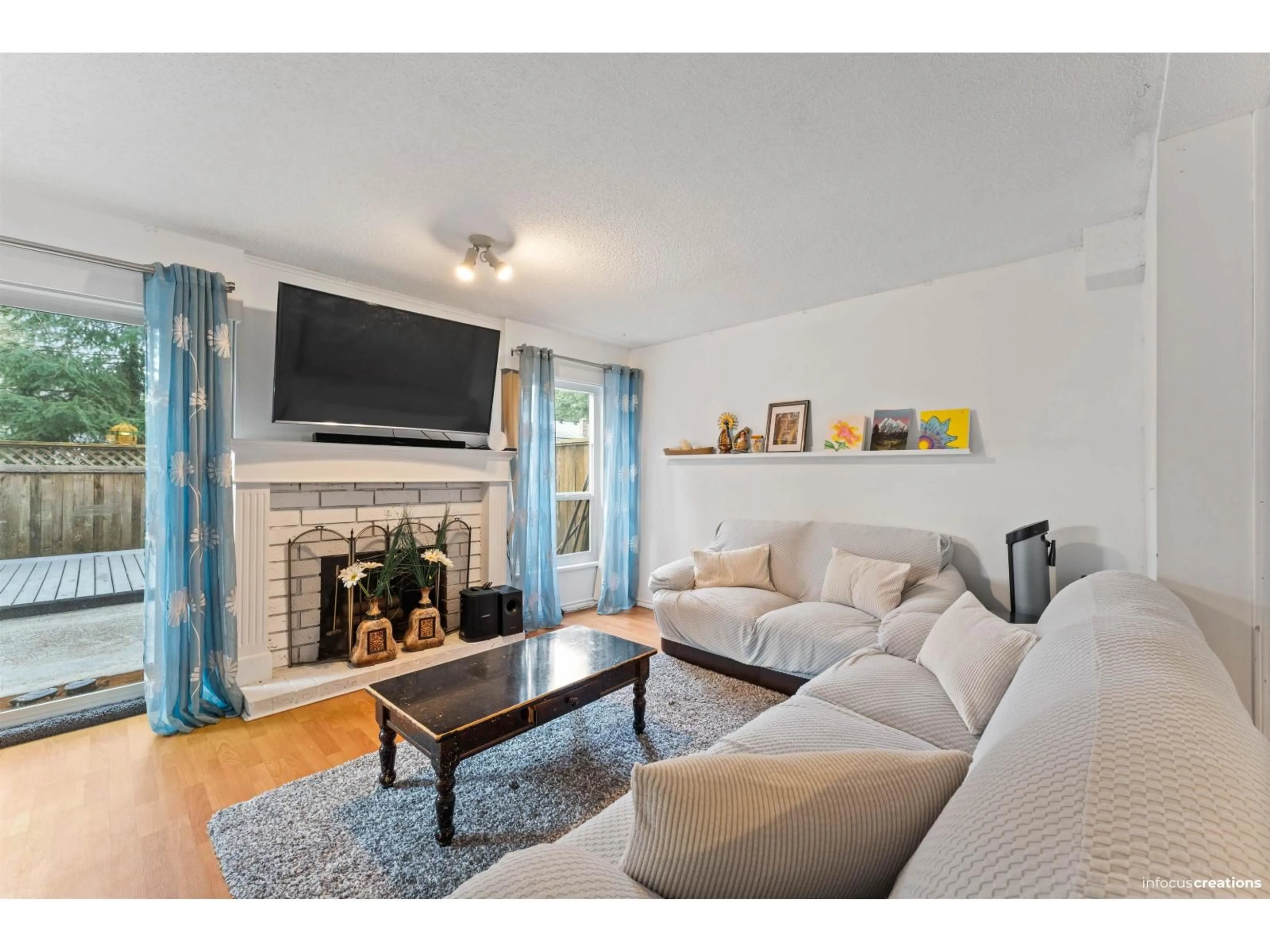 Living room with furniture, unknown for 207 - 13931 74 AVENUE, Surrey British Columbia V3W6G6