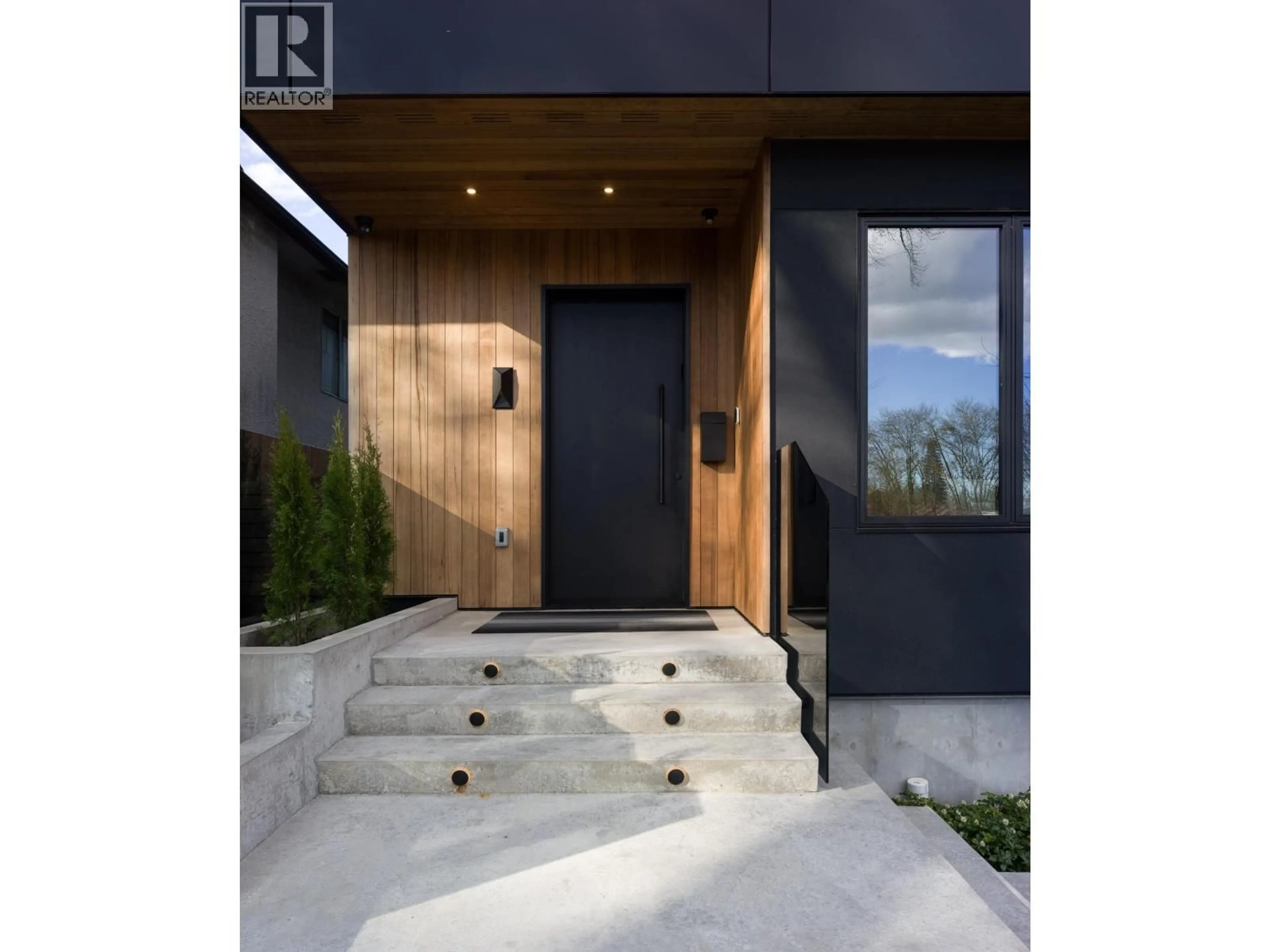 Indoor entryway for 91 40TH AVENUE, Vancouver British Columbia V5W1L3
