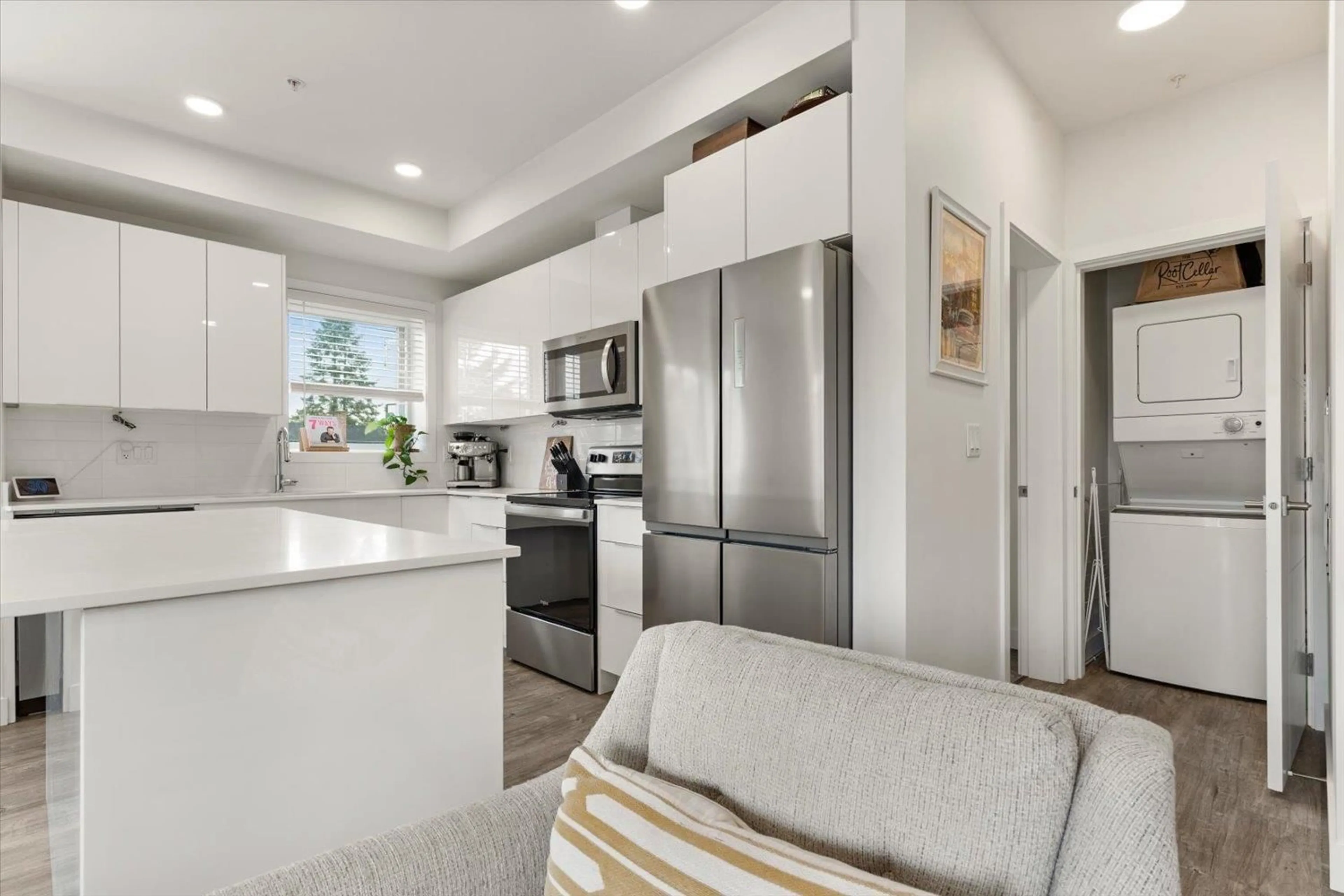 Open concept kitchen, ceramic/tile floor for 112 - 9450 ROBSON STREET, Chilliwack British Columbia V2P0L7