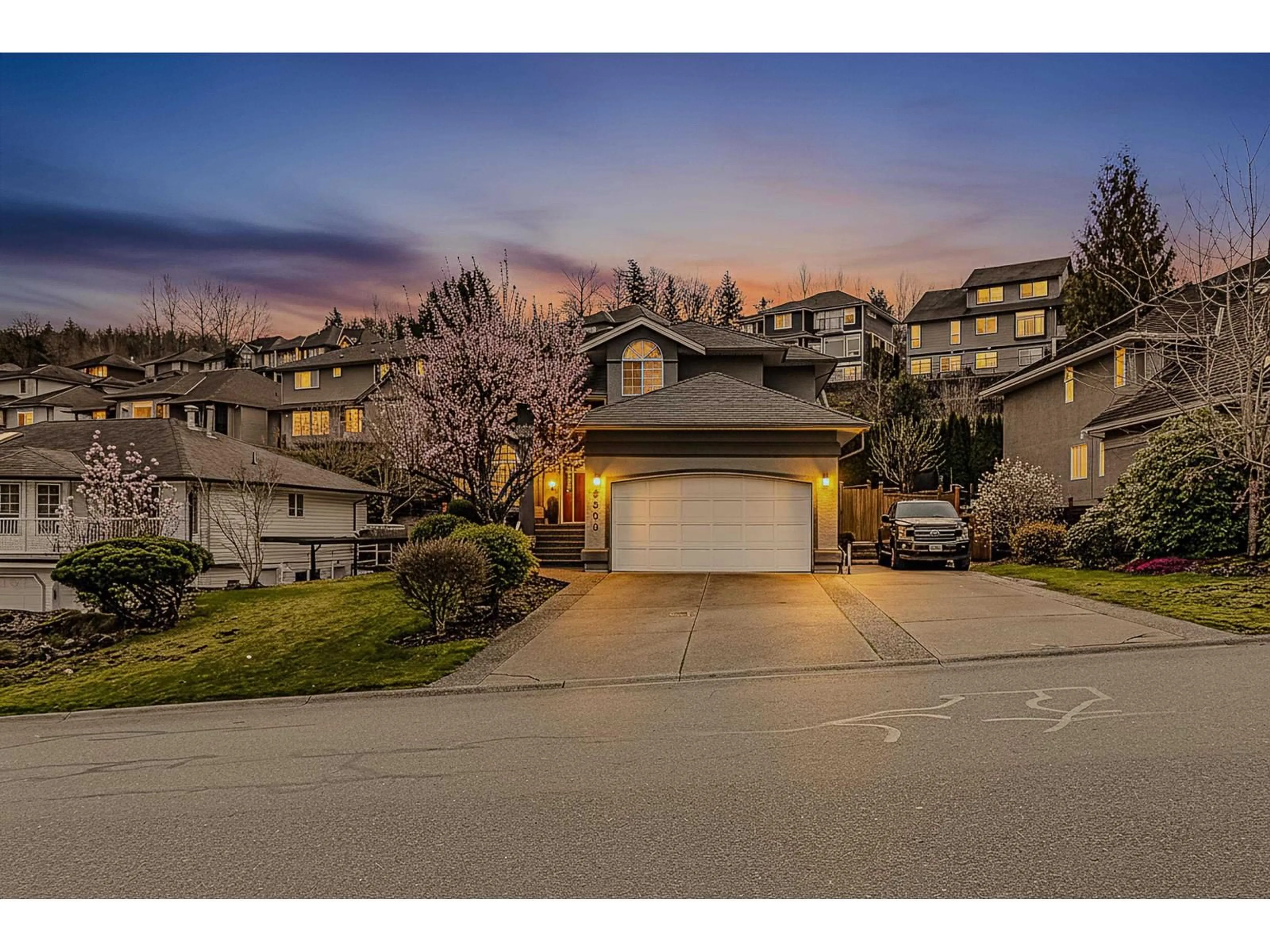A pic from outside/outdoor area/front of a property/back of a property/a pic from drone, street for 3550 MCKINLEY DRIVE, Abbotsford British Columbia V3G1C8