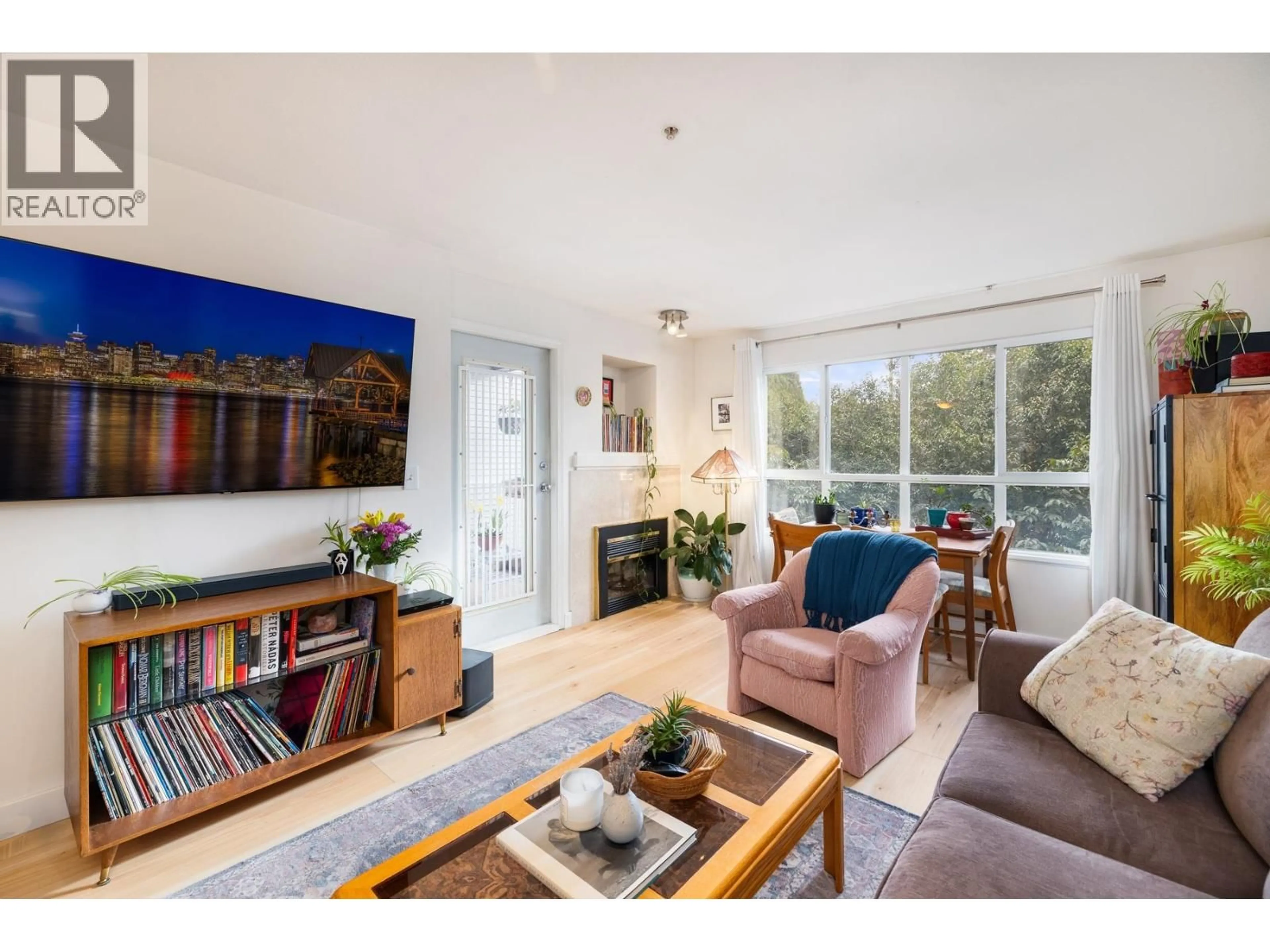 Living room with furniture, unknown for 207 - 5355 BOUNDARY ROAD, Vancouver British Columbia V5R6G2