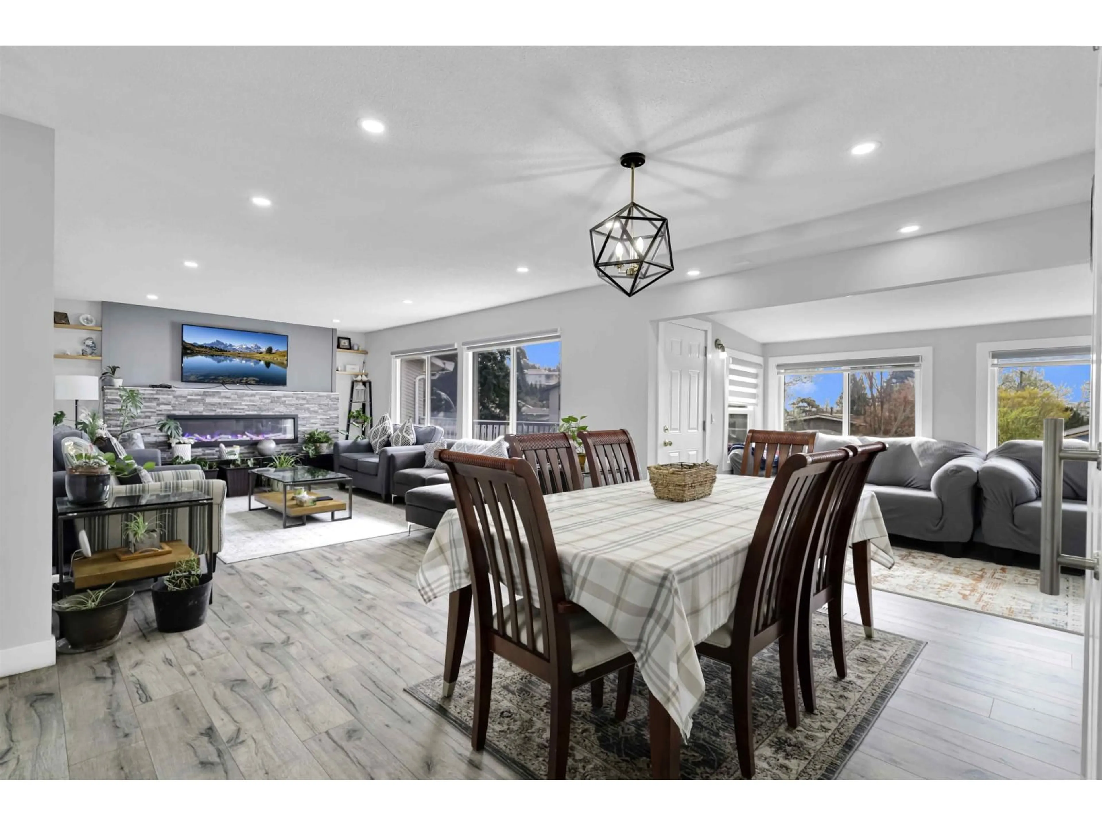 Open concept kitchen, unknown for 14704 16A AVENUE, Surrey British Columbia V4A5M7