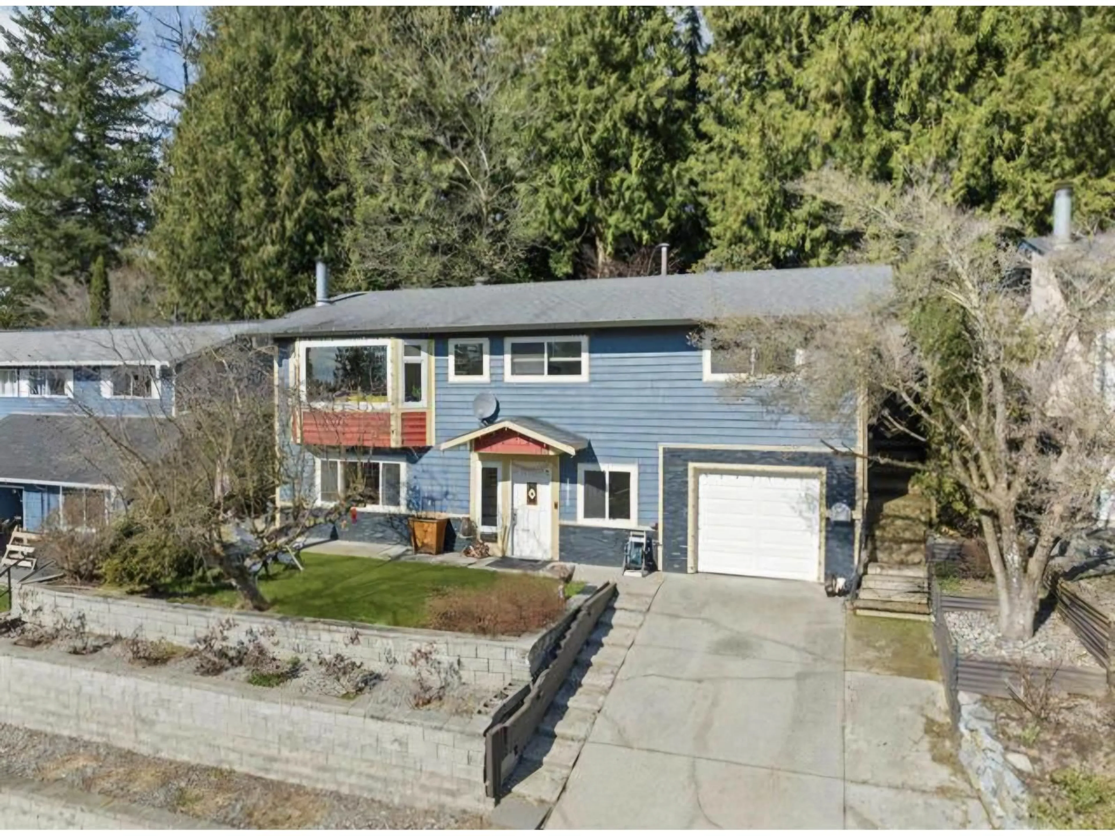 A pic from outside/outdoor area/front of a property/back of a property/a pic from drone, street for 8055 CARIBOU STREET, Mission British Columbia V2V5R1