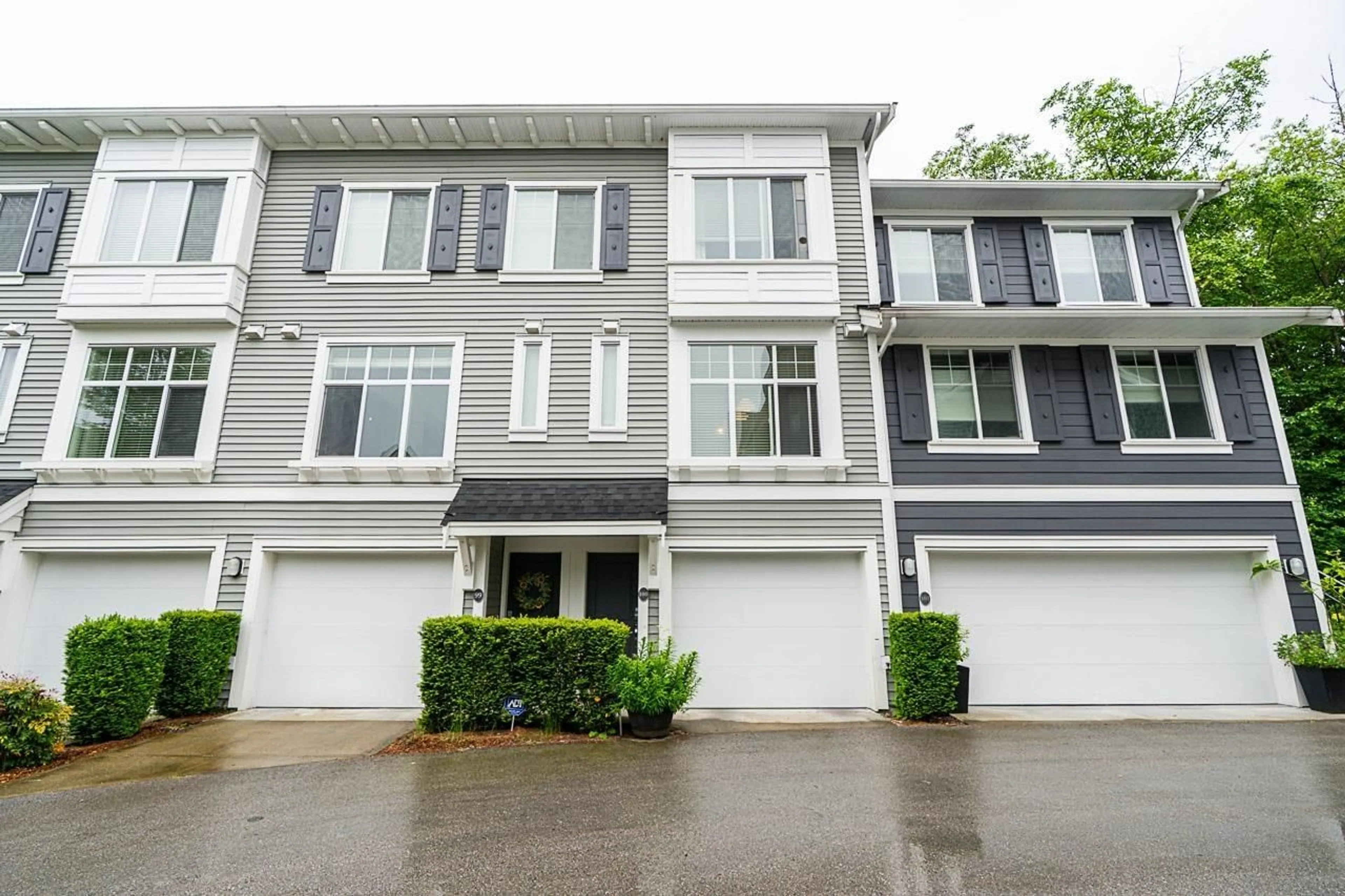 Home with vinyl exterior material, street for 100 - 15340 GUILDFORD DRIVE, Surrey British Columbia V3R0C9