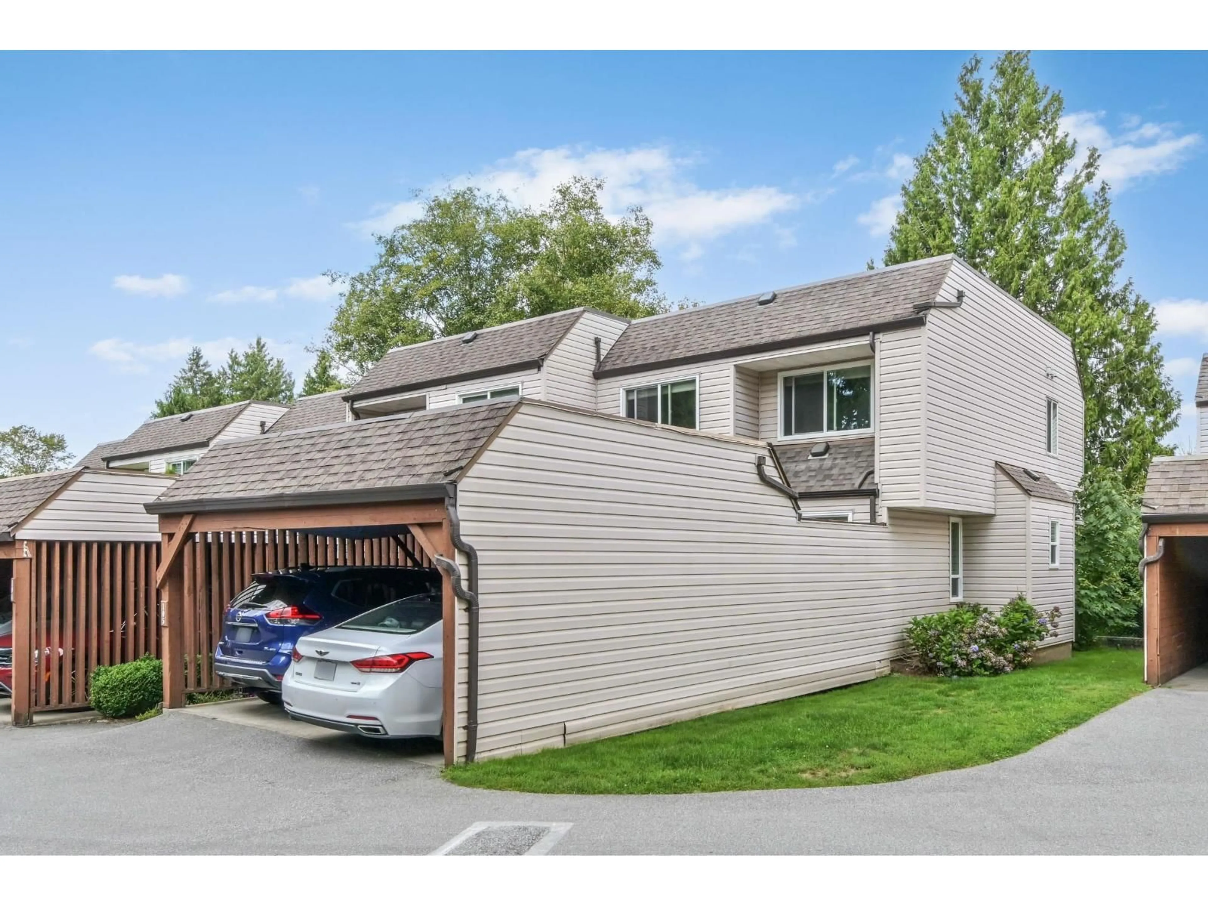 Indoor garage for 105 - 5074 201A STREET, Langley British Columbia V3A5M8
